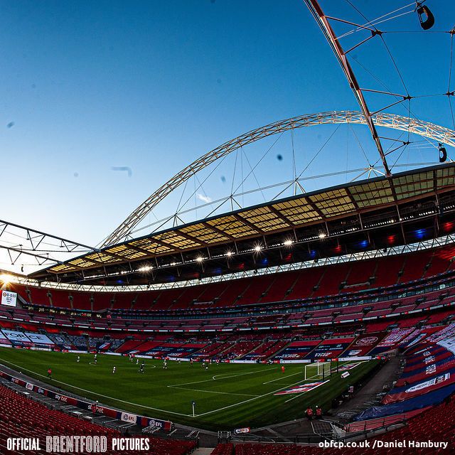 678:  Bottled It Or Yet Another Step Closer for Bees? - Football Experts' Views: Championship Playoff Final Review Podcast episode artwork