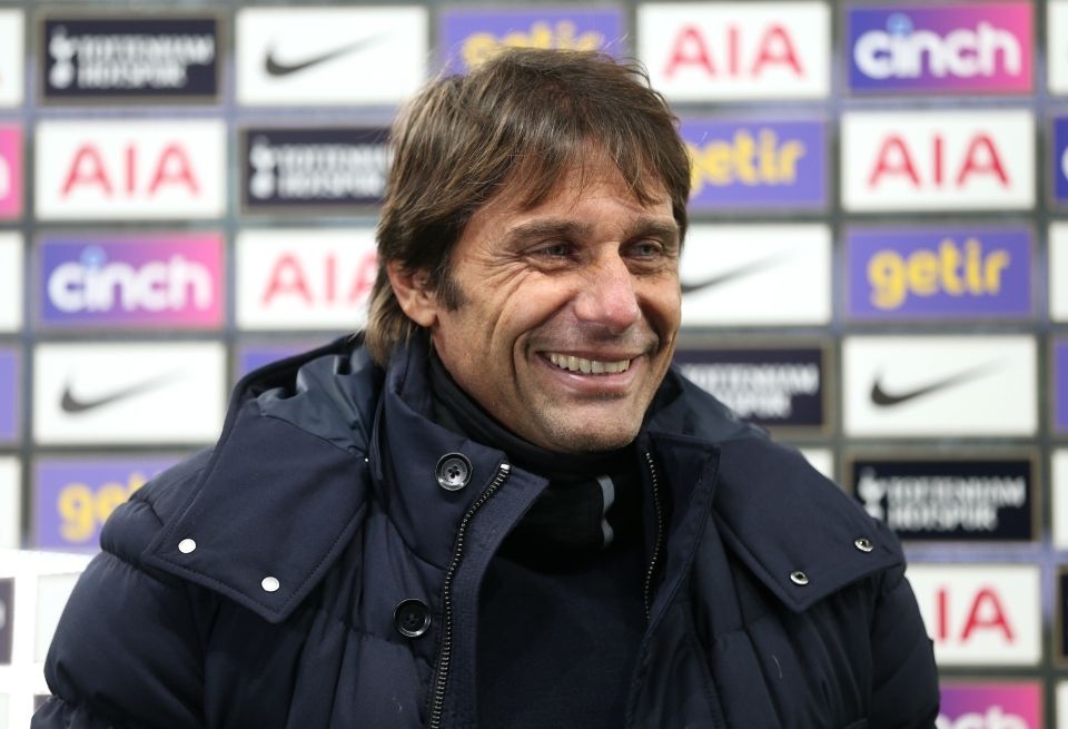 467: SPURS CHAT: THE 60 SECOND SPURS NEWS UPDATE: Happy Conte, Kane's Deal Put on Hold, U18s, U21s & Tottenham Women (Daily Tottenham/Spurs Podcast)