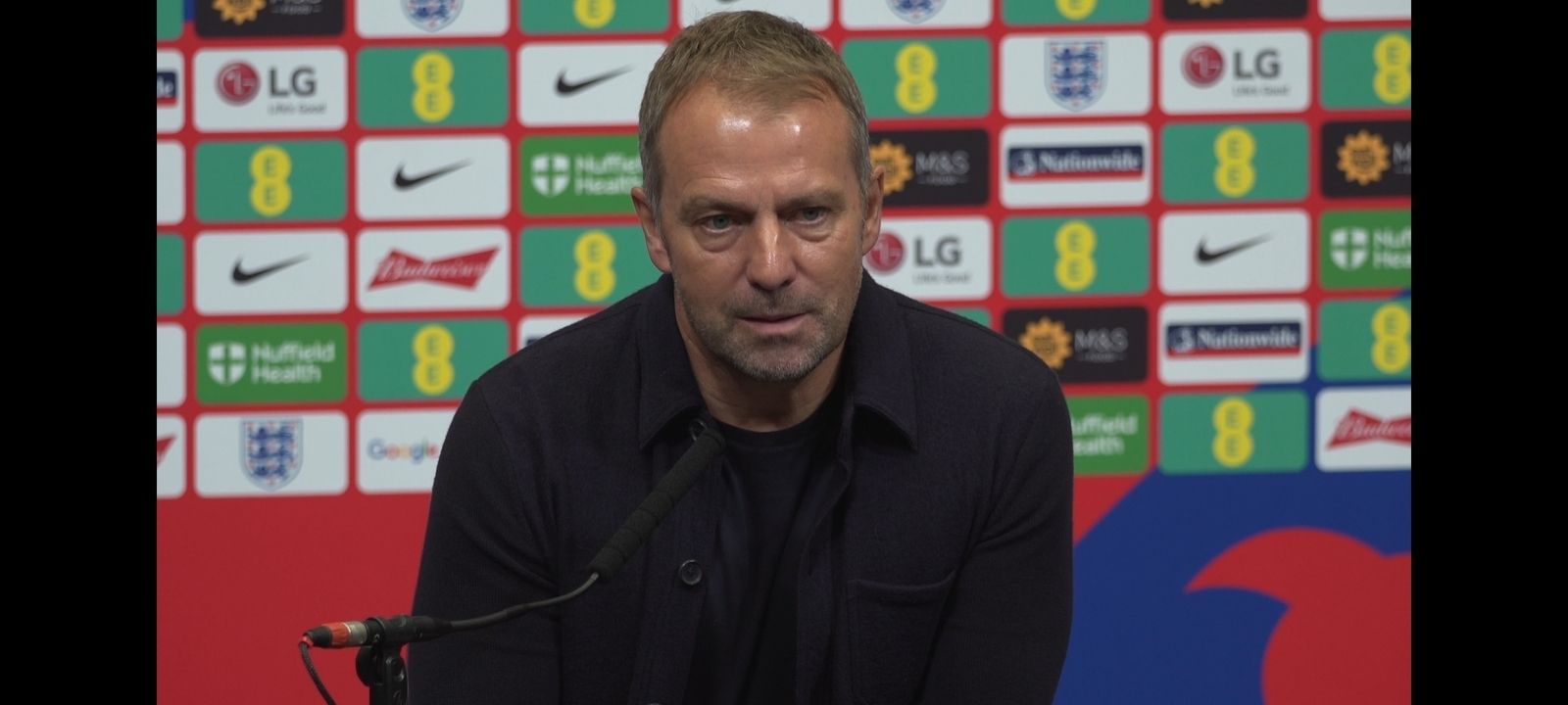 456: ENGLAND: PRESS CONFERENCE: Hansi Flick: England 3-3 Germany (German Edition)
