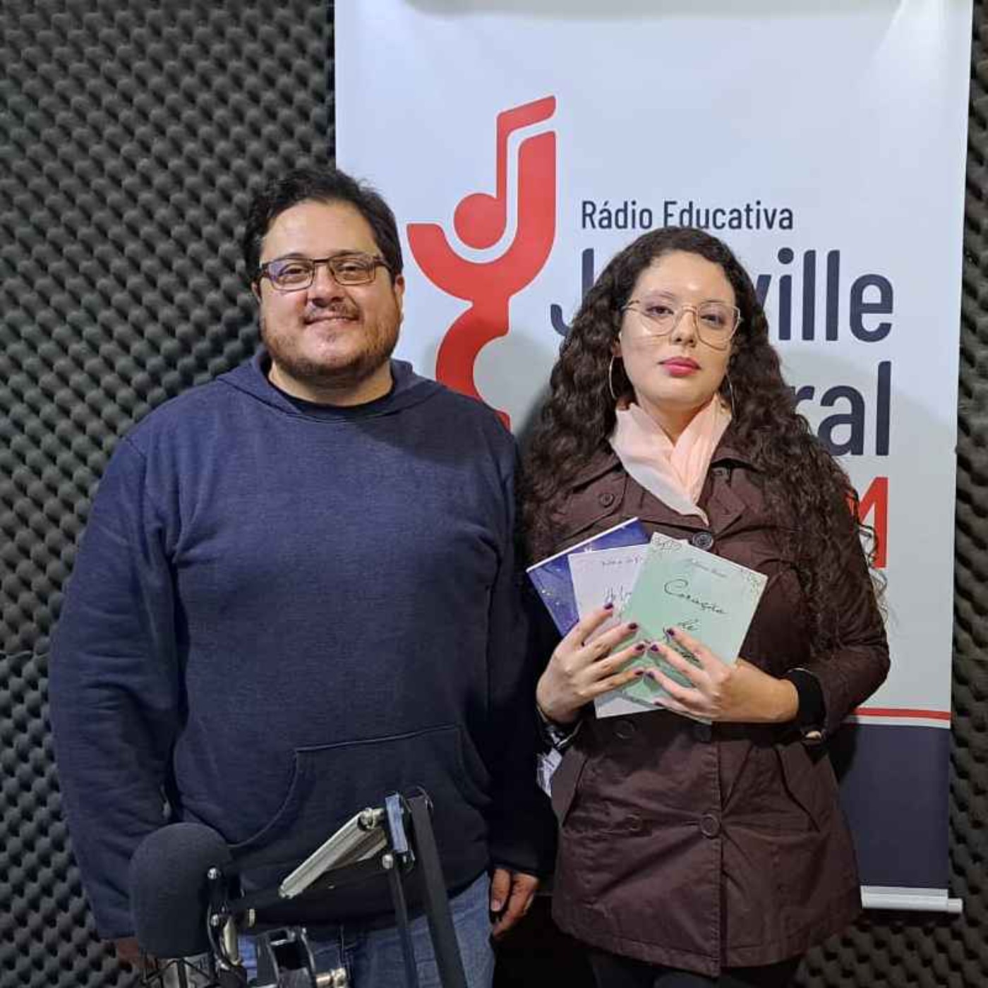 PAPO EM DIA - Juliana Moser fala sobre os seus livros divulgados na Feira do Livro episode artwork