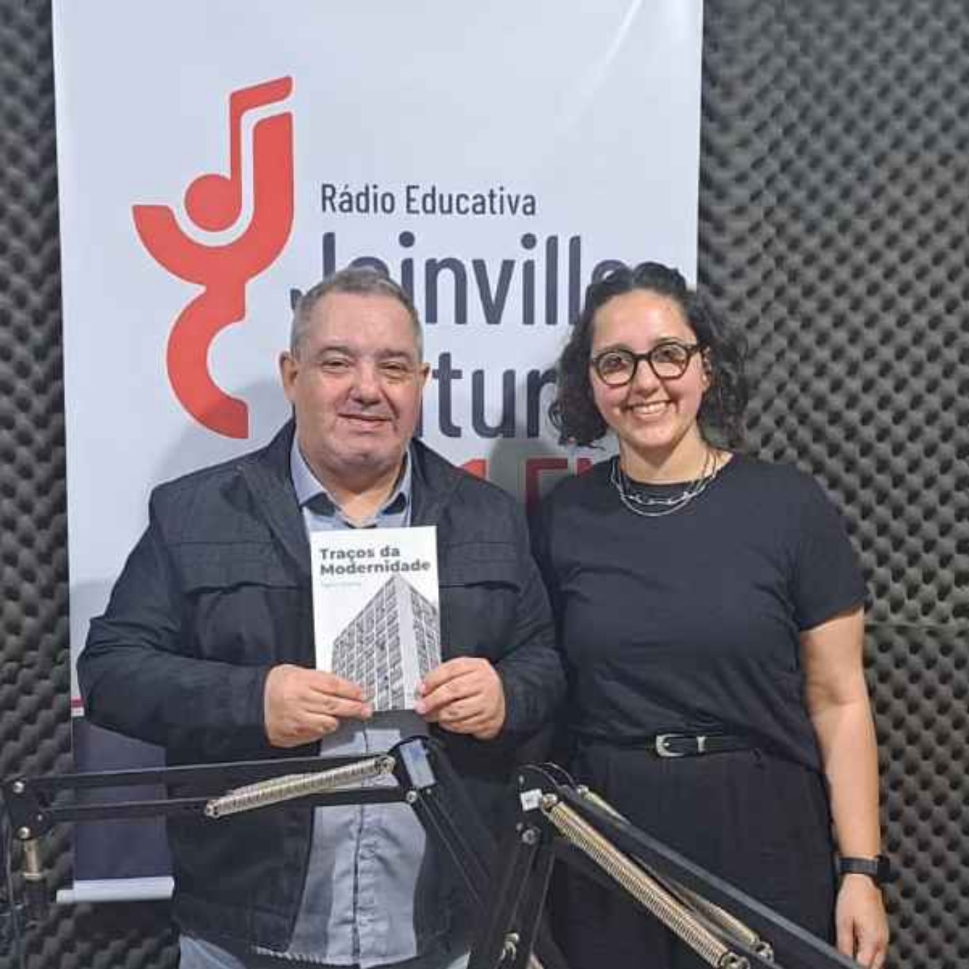 PAPO EM DIA - Tayna Vicente falou sobre o lançamento do livro Traços da Modernidade episode artwork