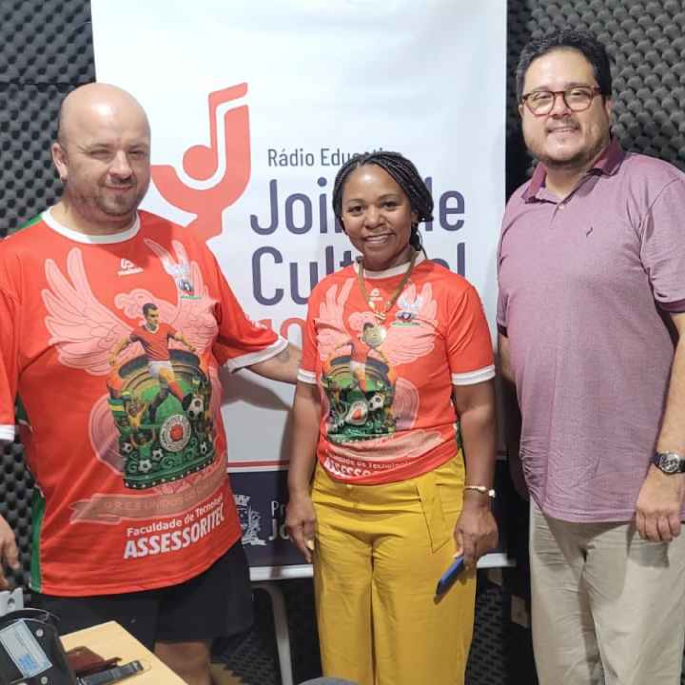 PAPO EM DIA - Escola Unidos do Caldeirão: Enredo Glórias e Conquistas - O Voo da Fênix Leva a Várzea Joinvilense para a Avenida! - Marili Narciza, Presidente; Adriano Mesnerovicz, Diretor de Carnaval episode artwork