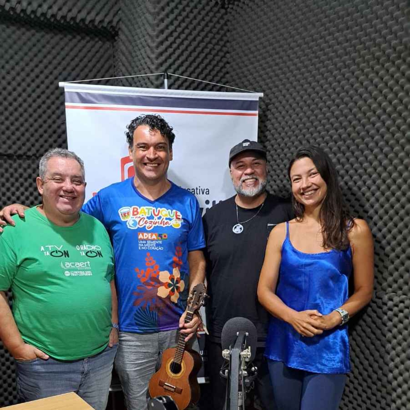PAPO EM DIA - Música e Carnaval em Itapoá e Vila da Glória - Helmuth Alfonso Kirinus, Músico, Professor e Produtor Cultural; Niva Machado, Violonista. episode artwork