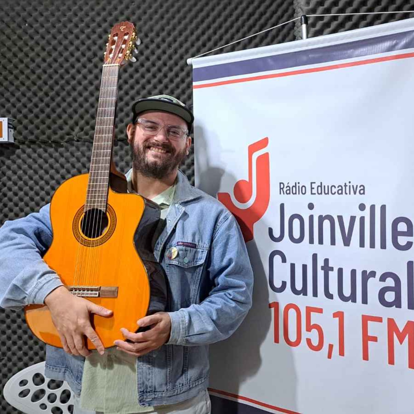 PAPO EM DIA - SESC celebra 80 anos com programação cultural que inclui o show “Coisas pra dizer” do projeto “Também sou Zé”- Assistente de atividades culturais, Dil Schulz; músico Vinicius José.