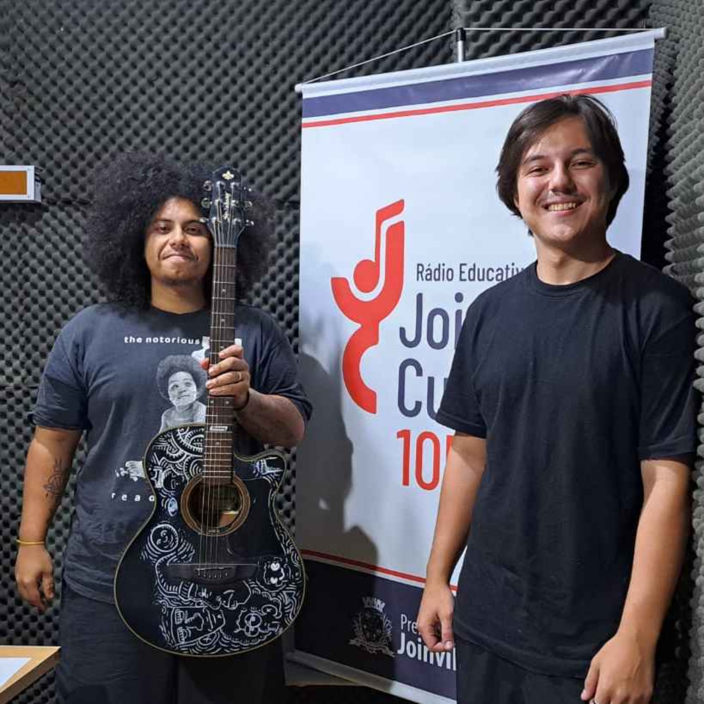 PAPO EM DIA - 5ª edição do “Desencontro” no Expocentro Edmundo Doubrawa - Músico Victor Sarmanho, vocalista da banda Seu Guará; Idealizador do evento, Henrique Leandro.