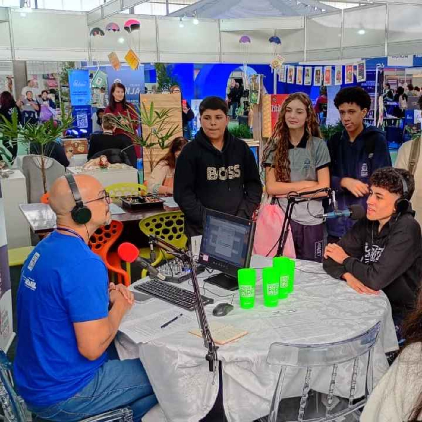Alunos visitam Festival Literário no primeiro dia de evento - Especial Festival Literário de SC