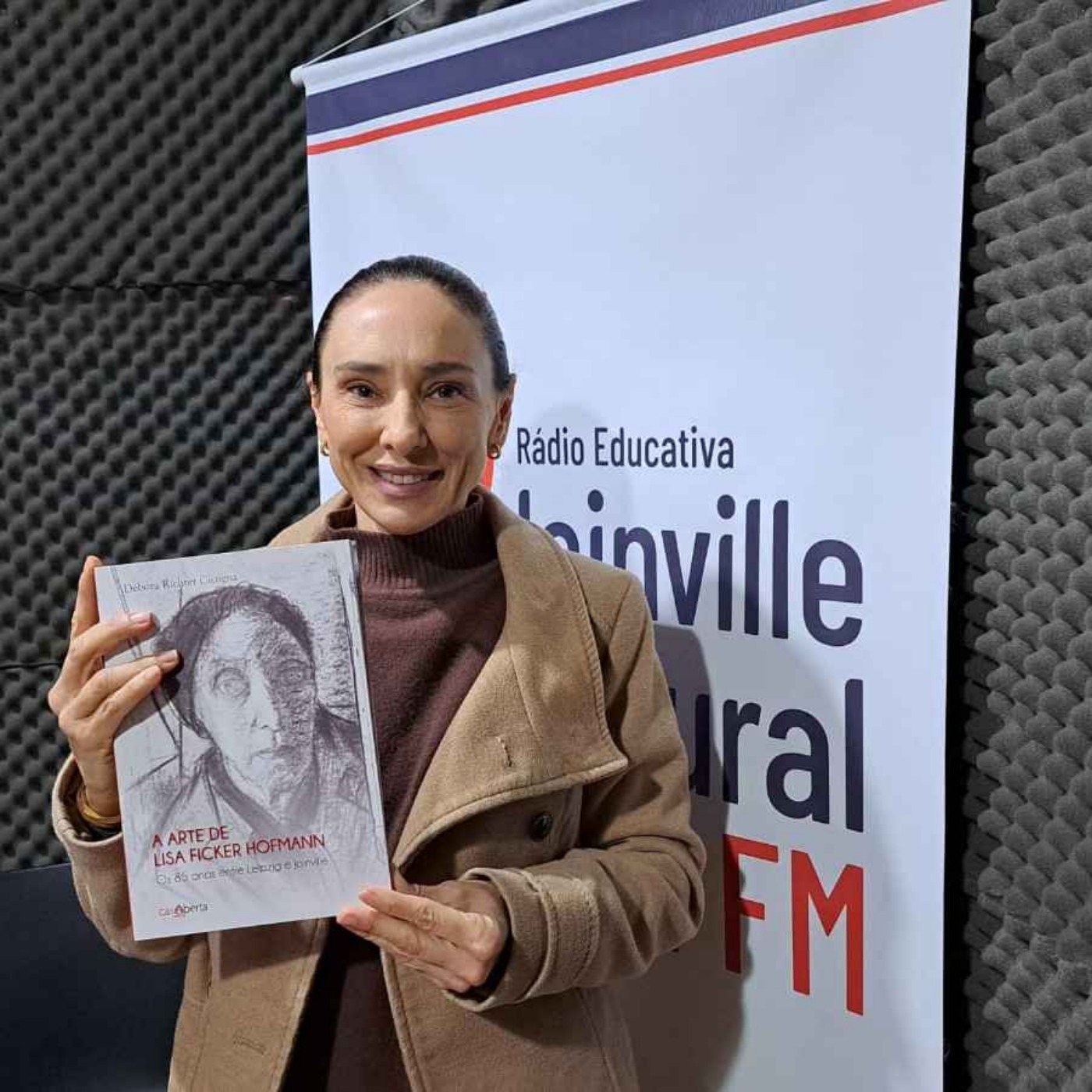 PAPO EM DIA - Livro resgata trajetória da artista Lisa Ficker Hofmann - Débora Richter Cicogna