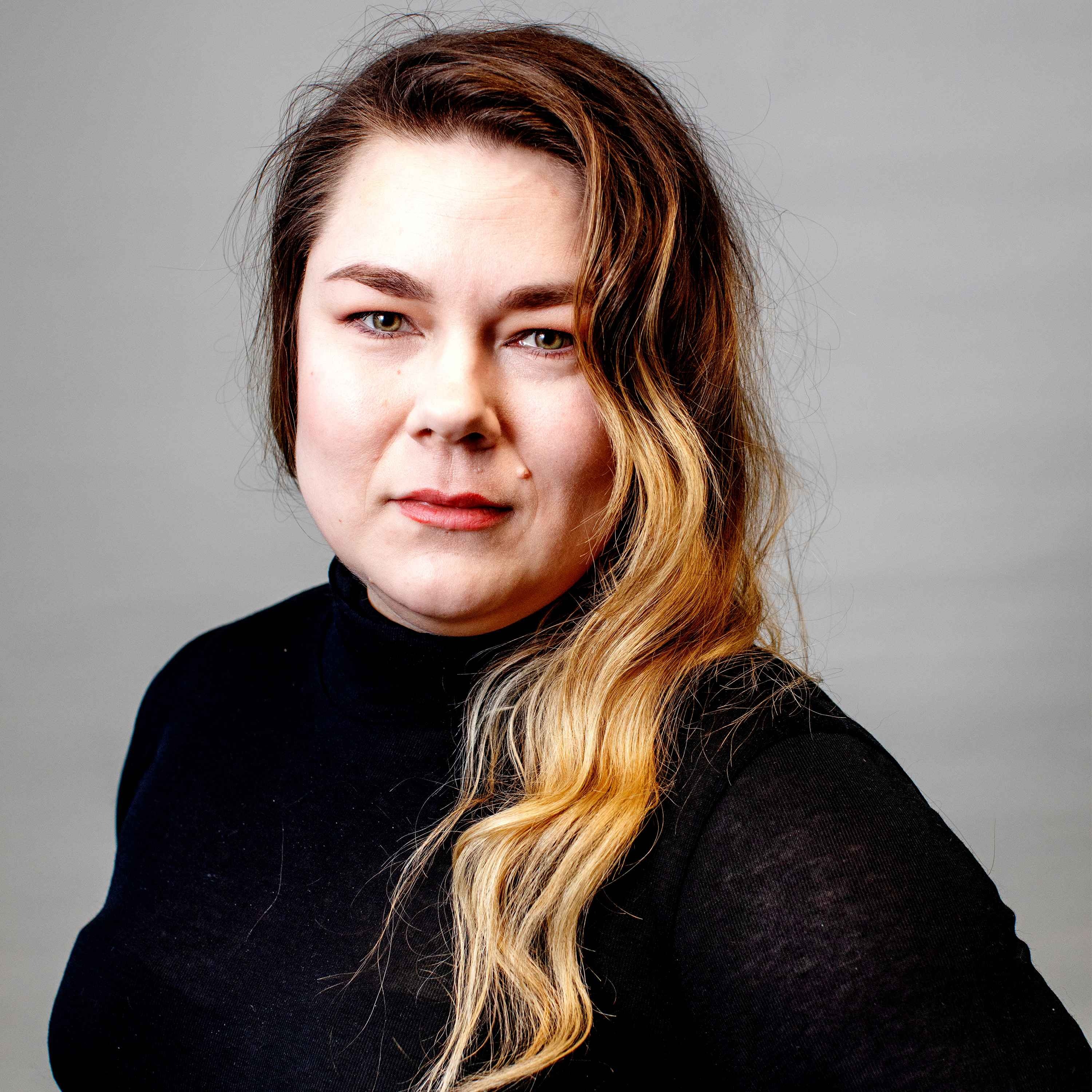 cover art for 18. Lotta Ilona Häyrynen – om ideologi blivit otrendigt, är gig-ekonomin en moralfråga och varför alla vill läsa om Ebba Busch.