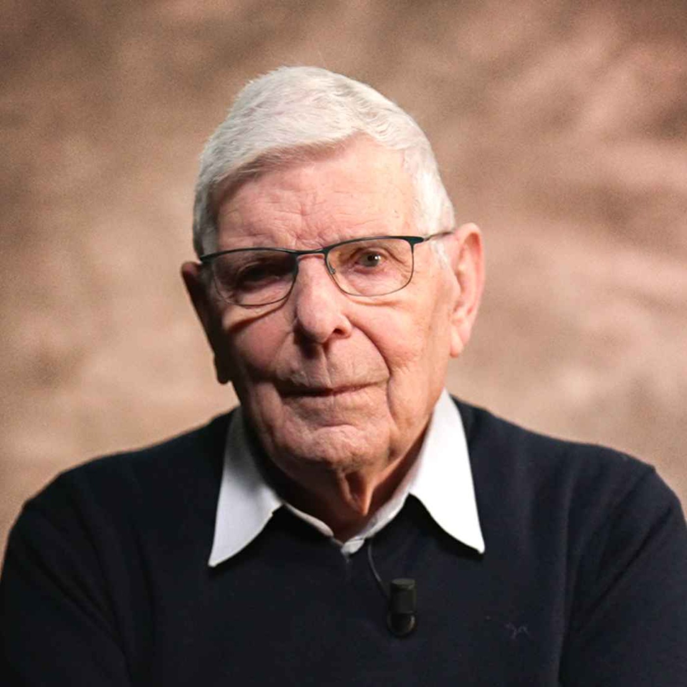 LEGEND - LES NAZIS FUSILLENT SON PÈRE ET 85 CIVILS DE SON VILLAGE. À 15 ANS IL SURVIT ET RACONTE SON HISTOIRE