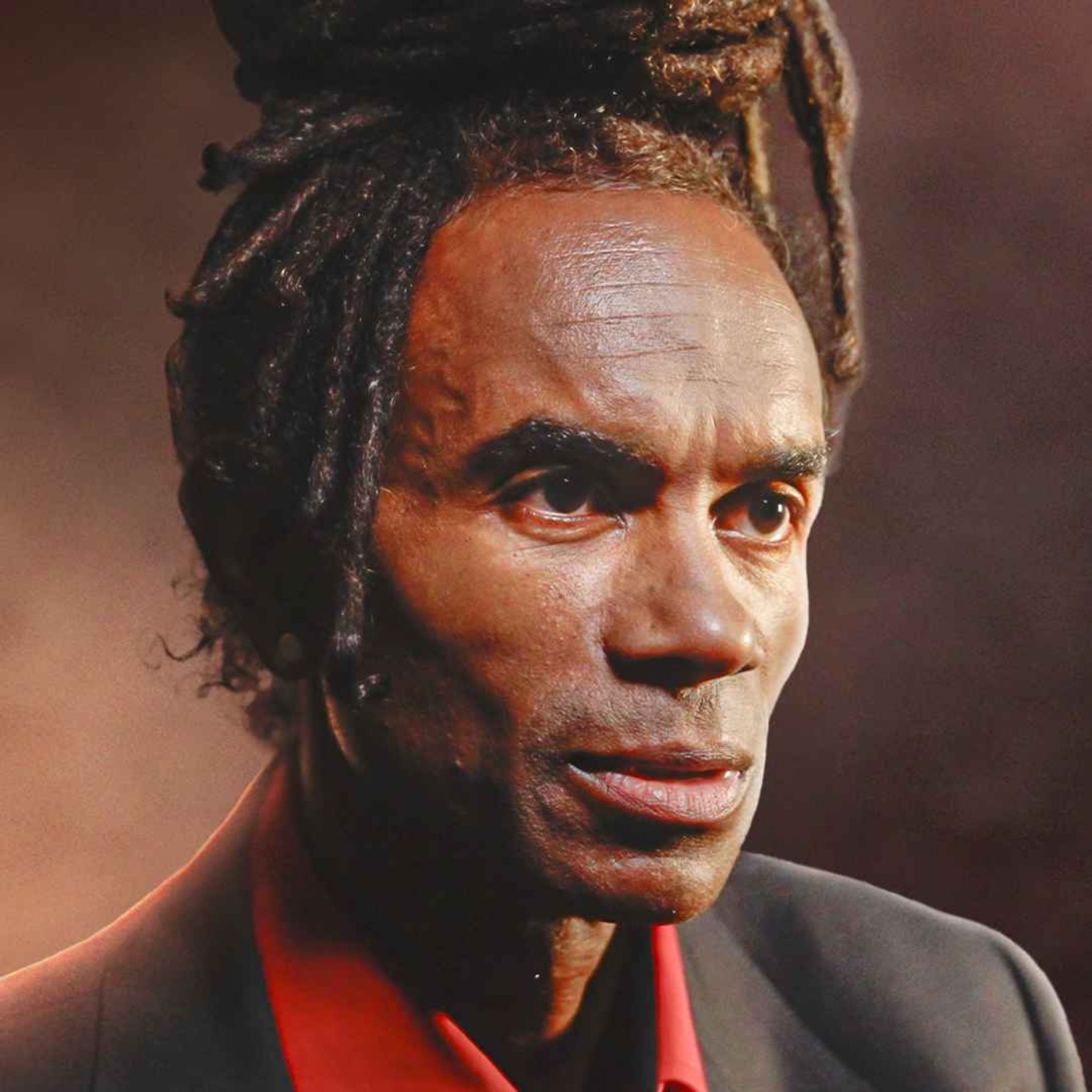 IL FAIT SEMBLANT DE CHANTER ET DEVIENT UNE STAR MONDIALE DE LA CHANSON !