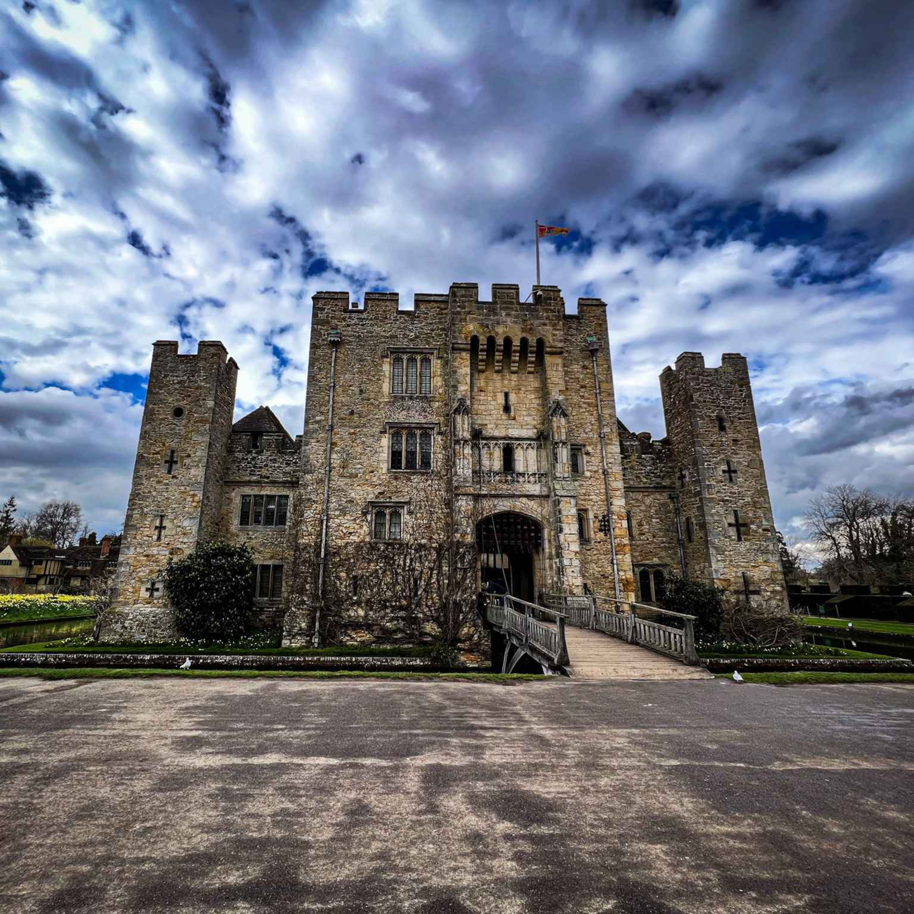 Visit Blighty: Hever Castle with Dr Owen Emmerson