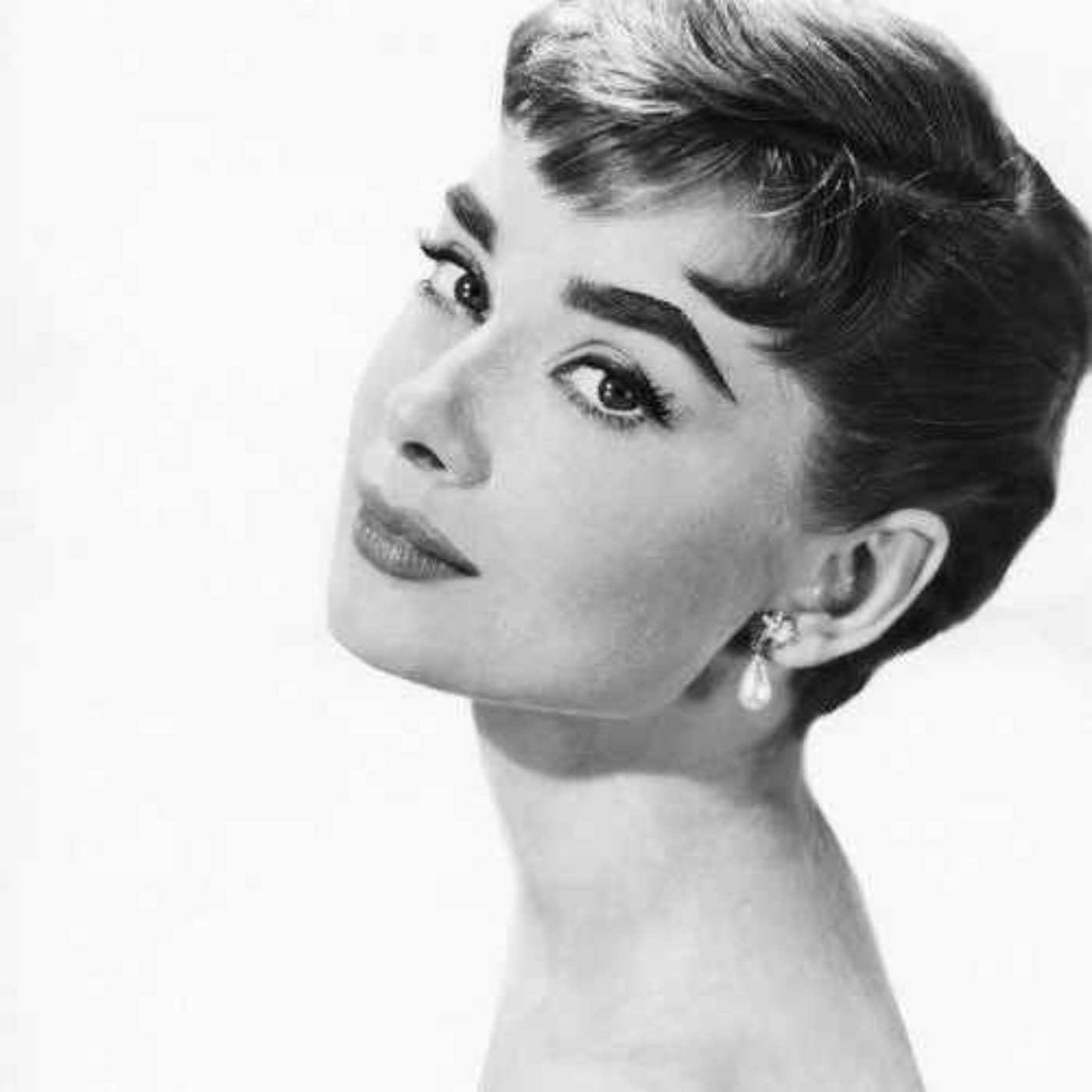 آدری هپبورن✨ (قسمت سوم/آخر) آدری هپبورن✨ (قسمت سوم/آخر)