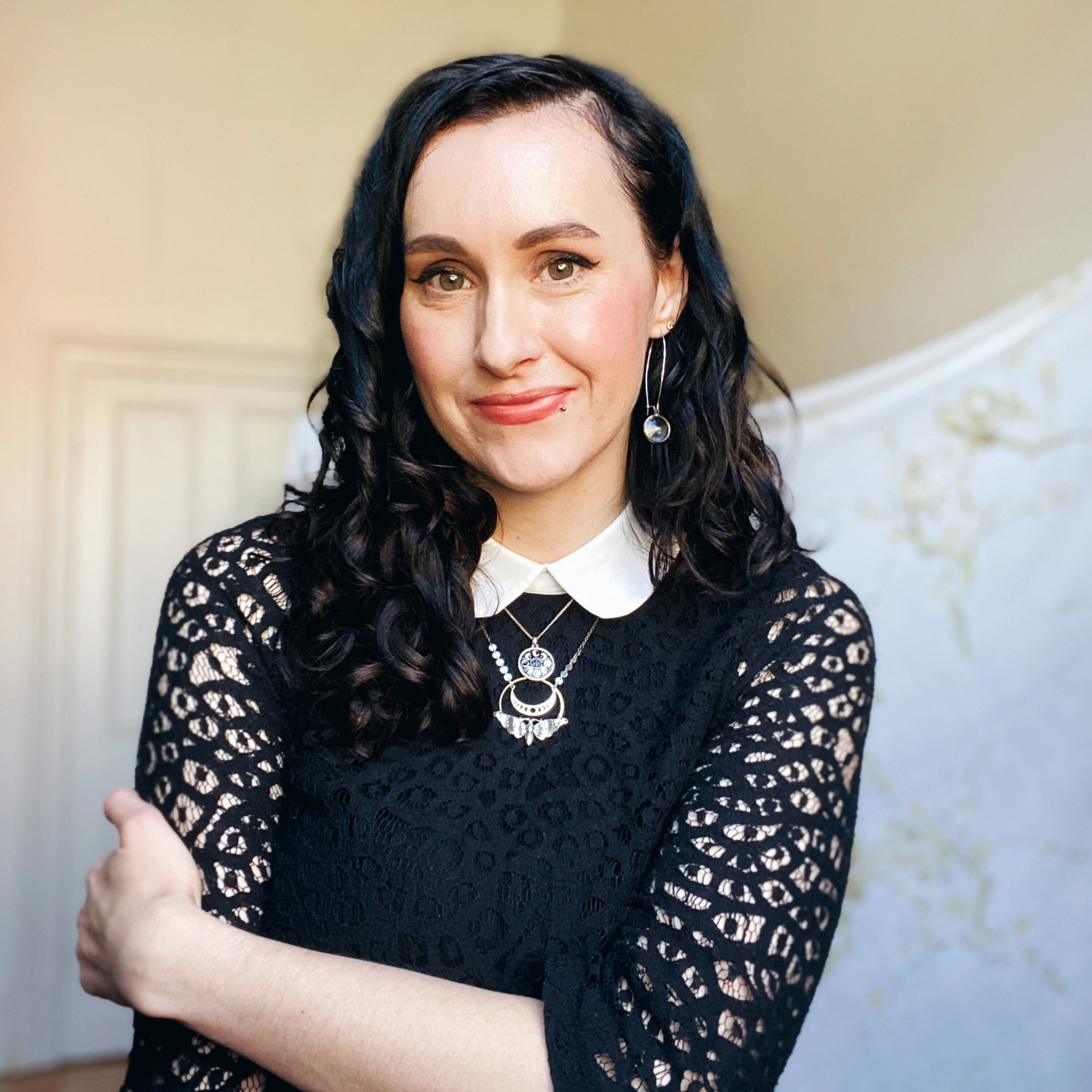 Lakesedge Author Lyndall Clipstone Talks About Gothic Romance, World Building and First Novels in This Interview