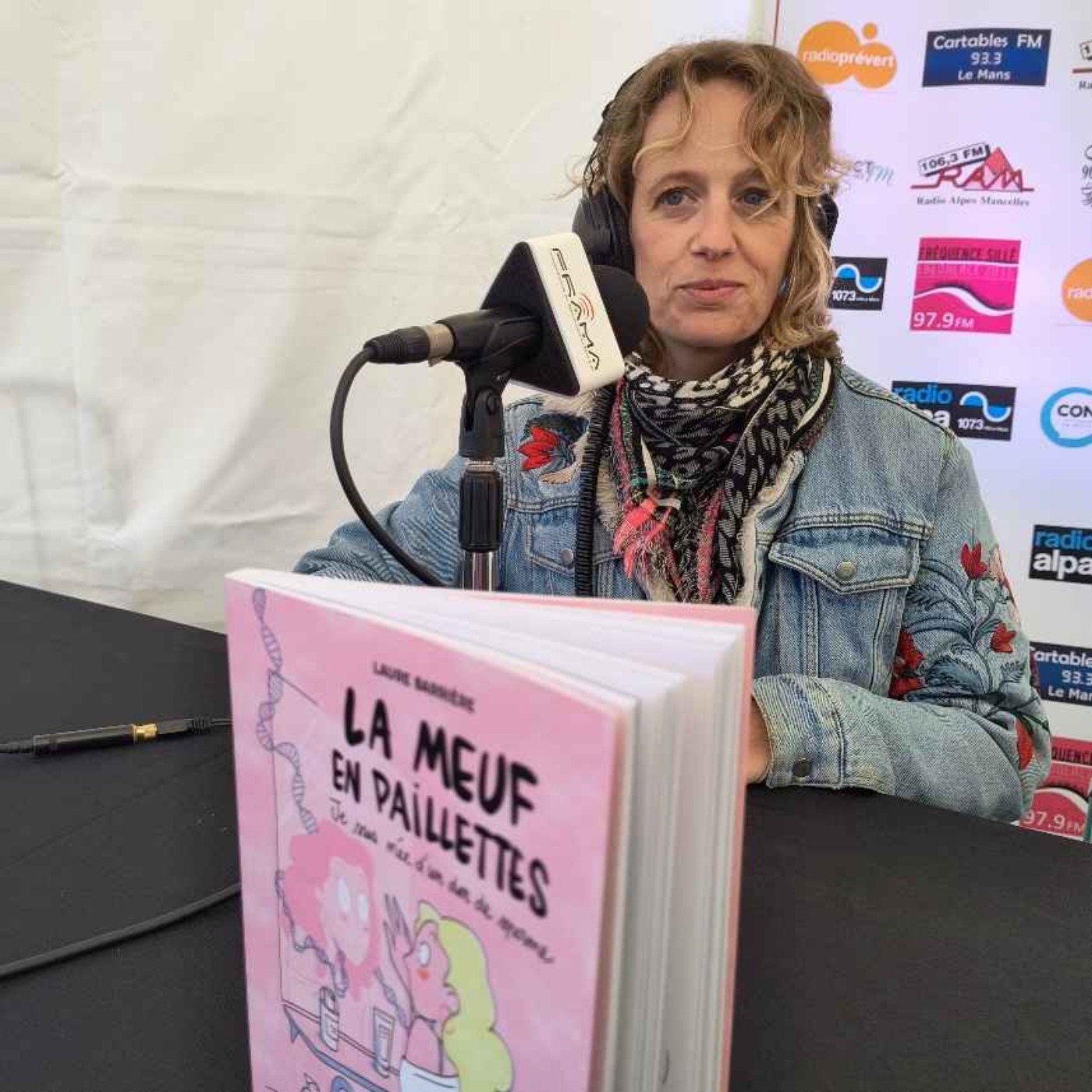 Laure BARRIERE - La meuf en paillettes - Rocher episode artwork