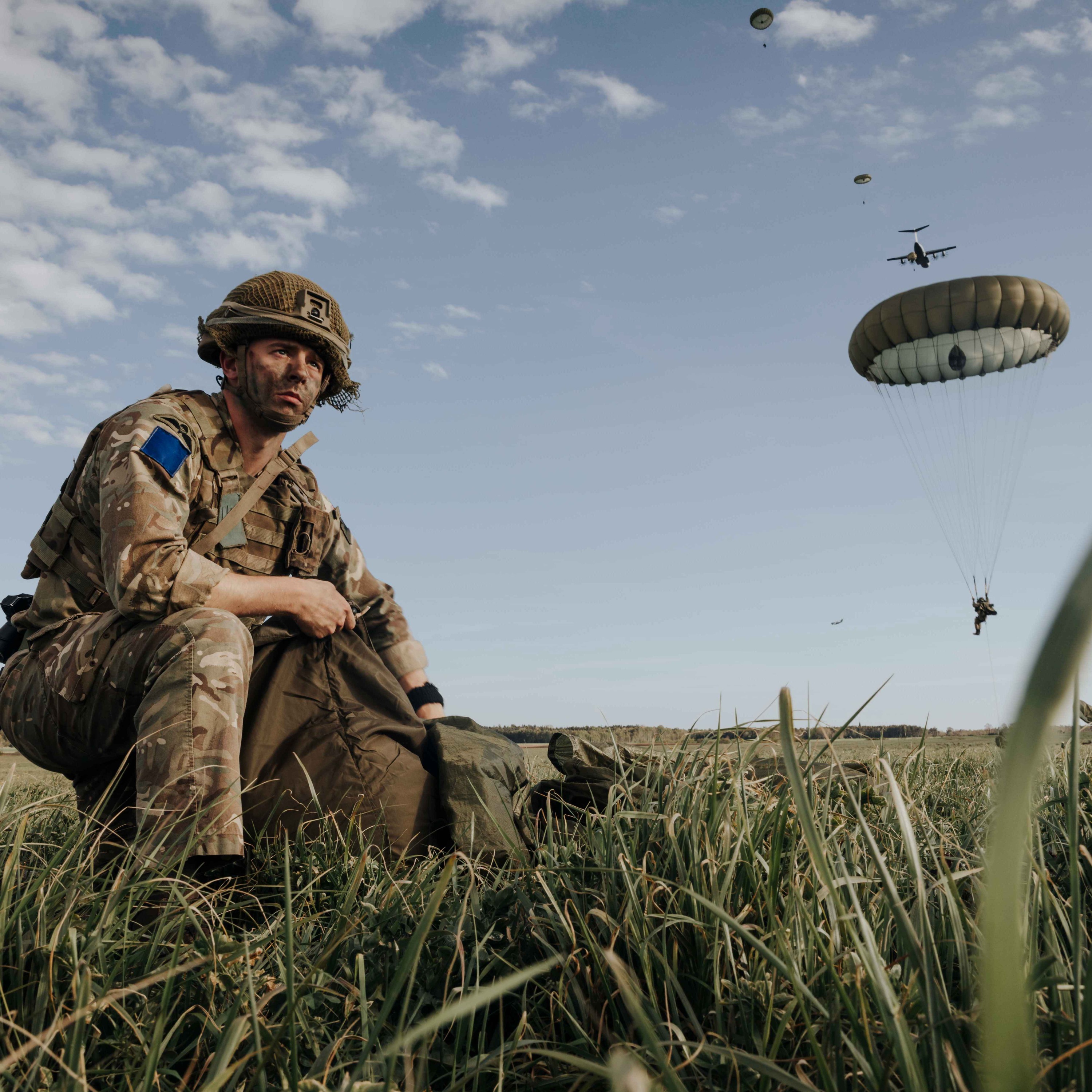 cover of episode Embed with UK's elite paratroopers on the Swedish island ready for war with Russia