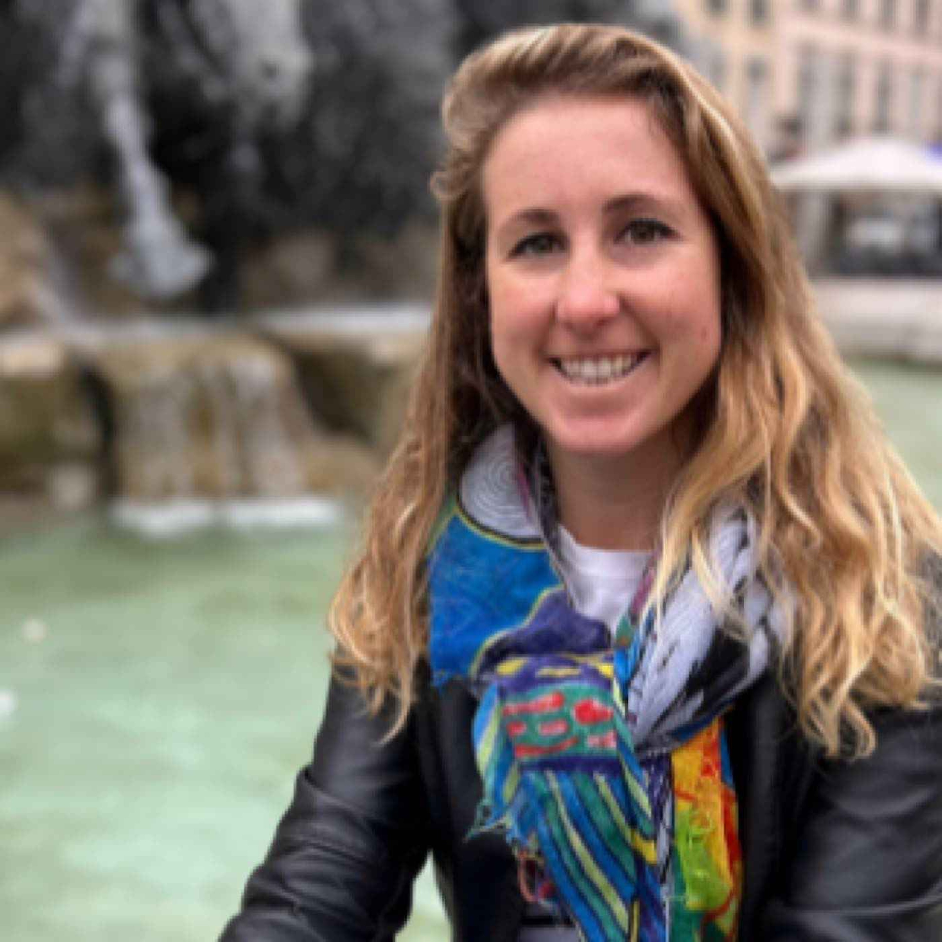 Pyramide de chaussures : 30 ans de lutte contre les atrocités de la guerre