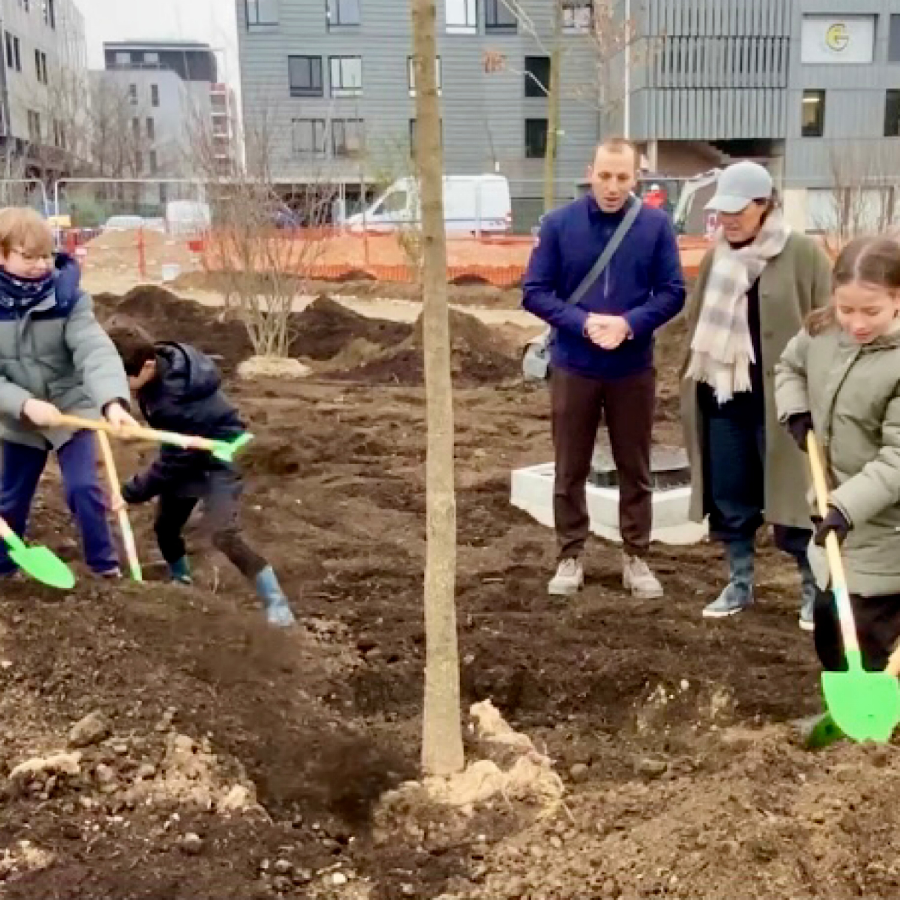 La place Vaclav Havel et ses futurs arbres centenaires...