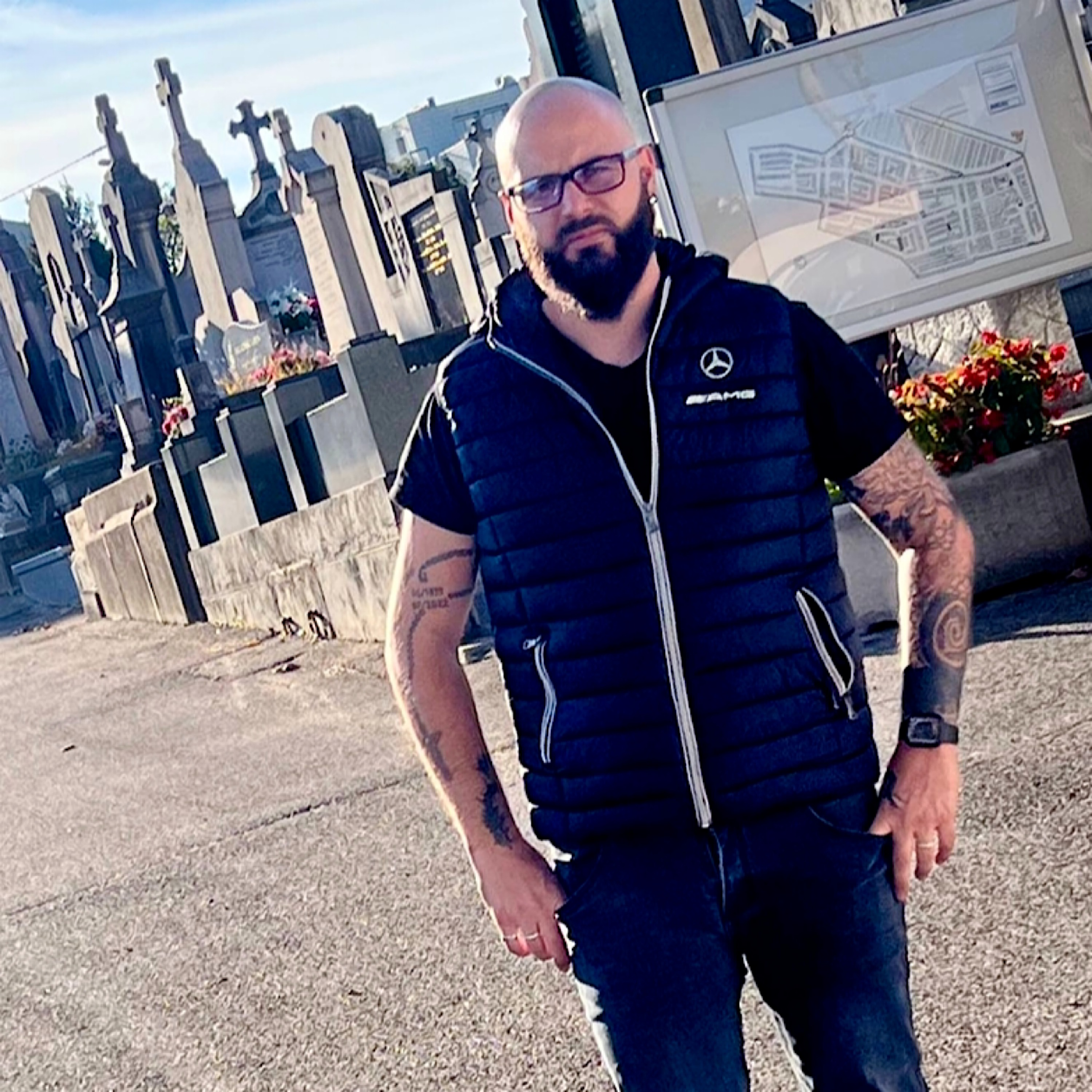 Soin des Souvenirs : Anthony Lenoir-Nietopiel brique vos sépultures