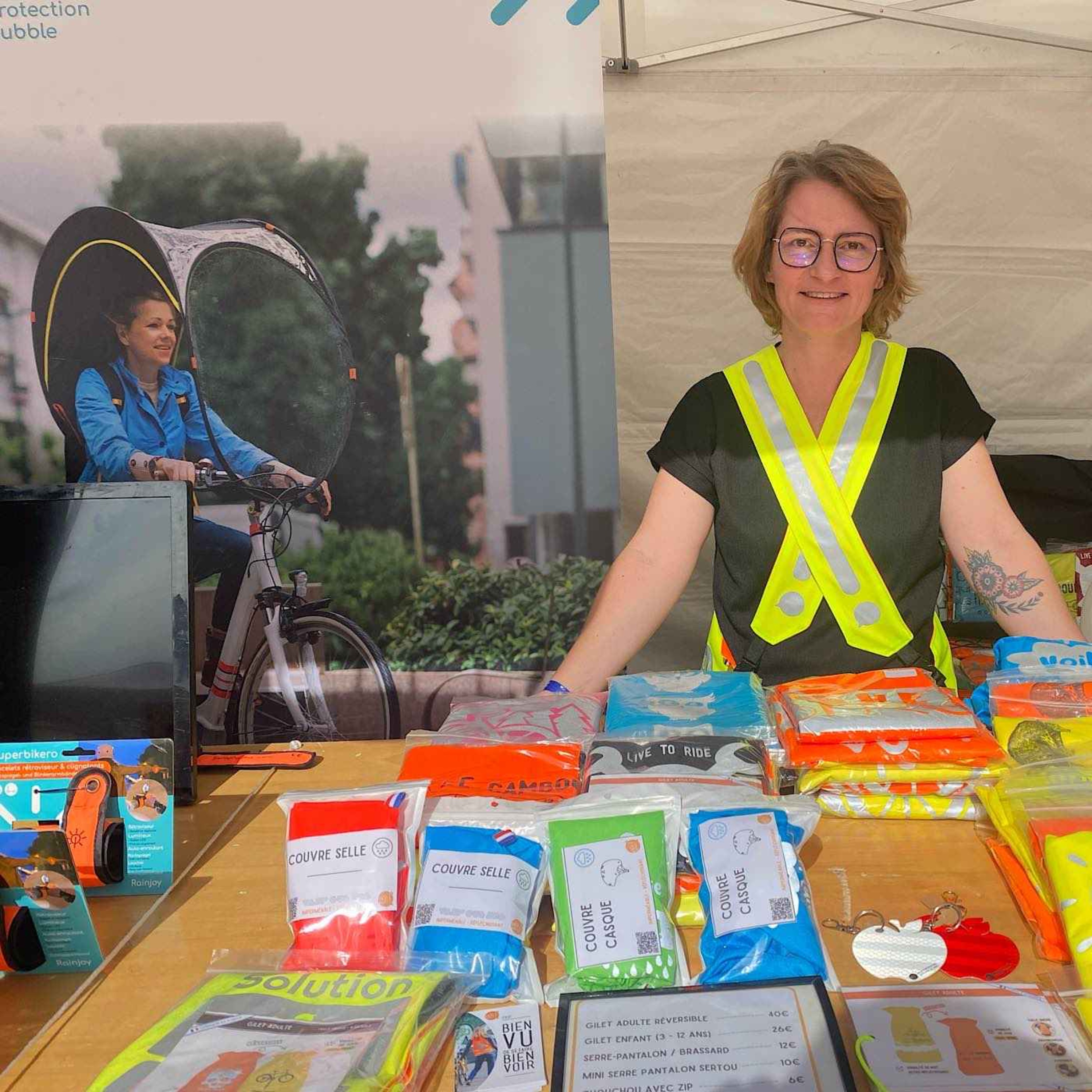 Vélo : gilets de sécurité et bulle anti-pluie très tendance