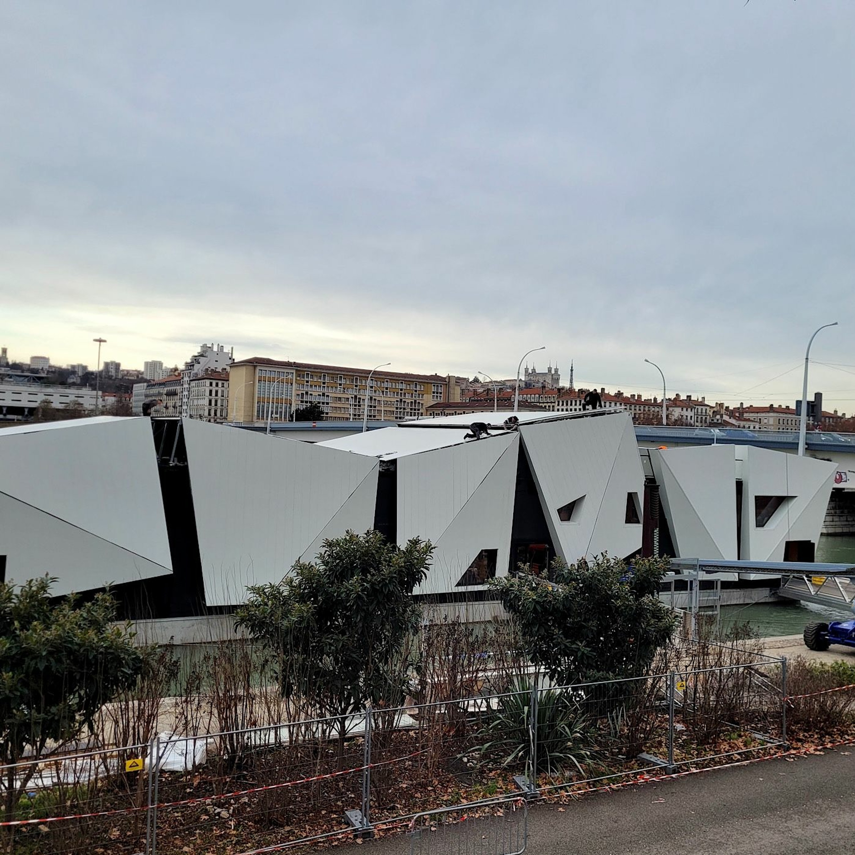 L'Île O : l'eau, le théâtre et les enfants