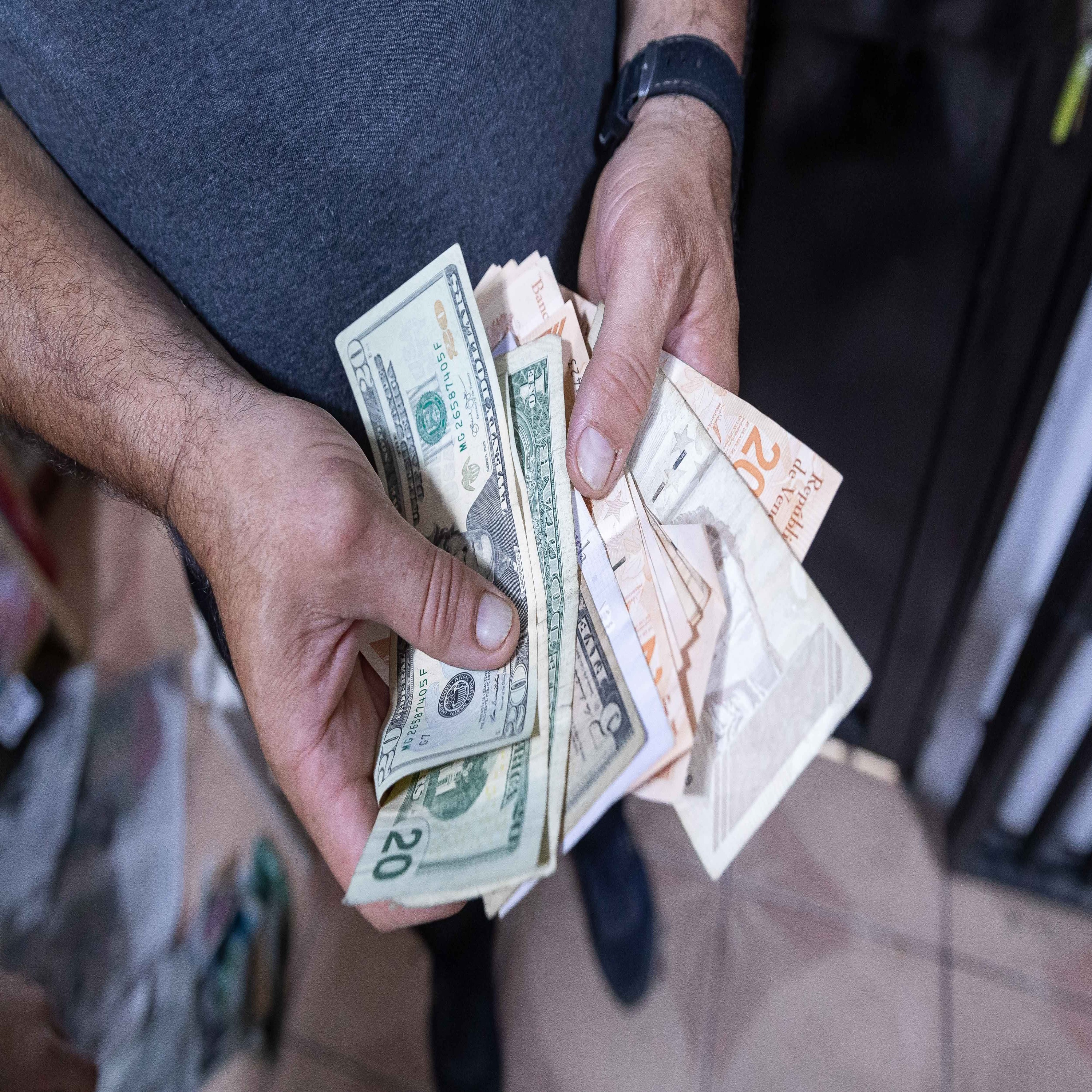 Frecuencia Noticias 627 - El bolívar se sigue devaluando frente al dólar episode artwork