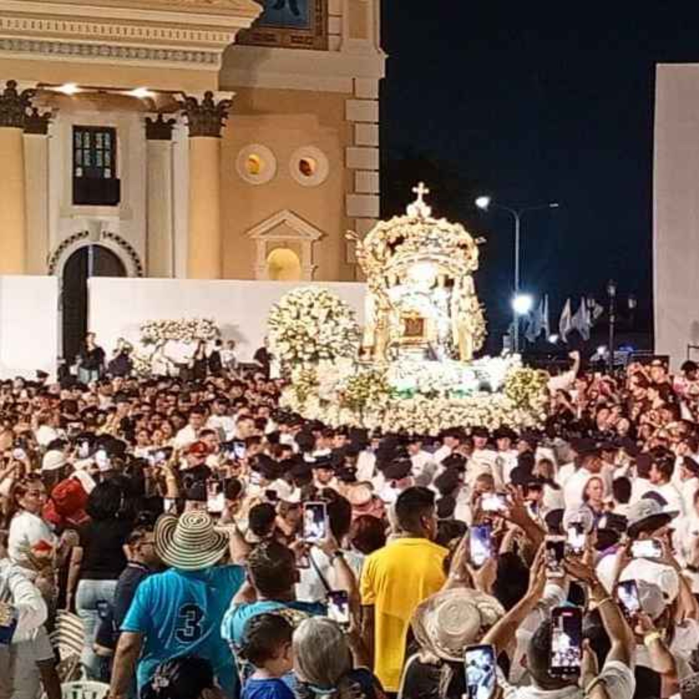 Frecuencia Noticias 833 – La virgen de Chiquinquirá celebró los 316 años de su renovación milagrosa episode artwork