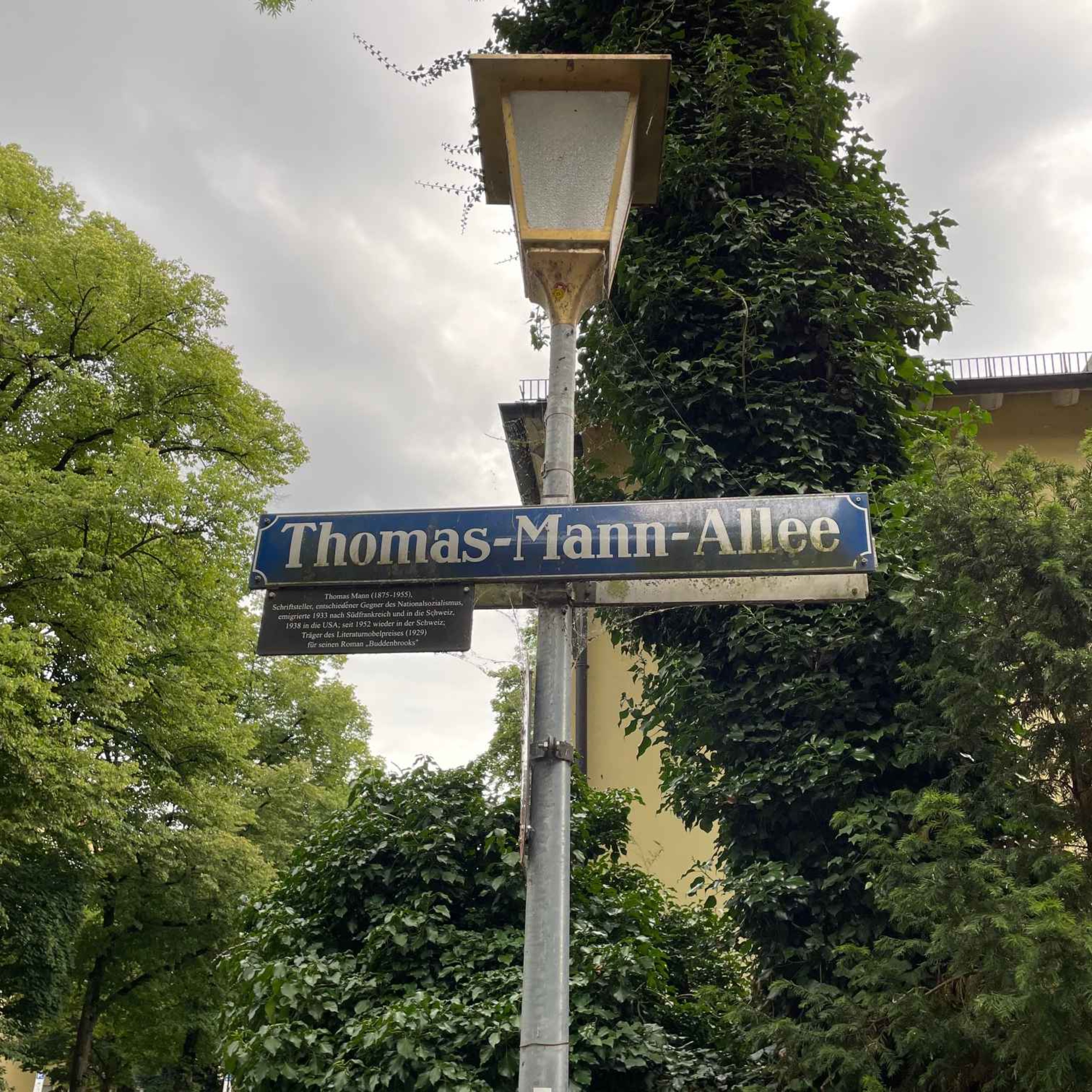 #45. LOCKAD TILL MÜNCHEN AV HERR PERMANEDER - SOMMAR MED BUDDENBROOKS DEL 3 episode artwork