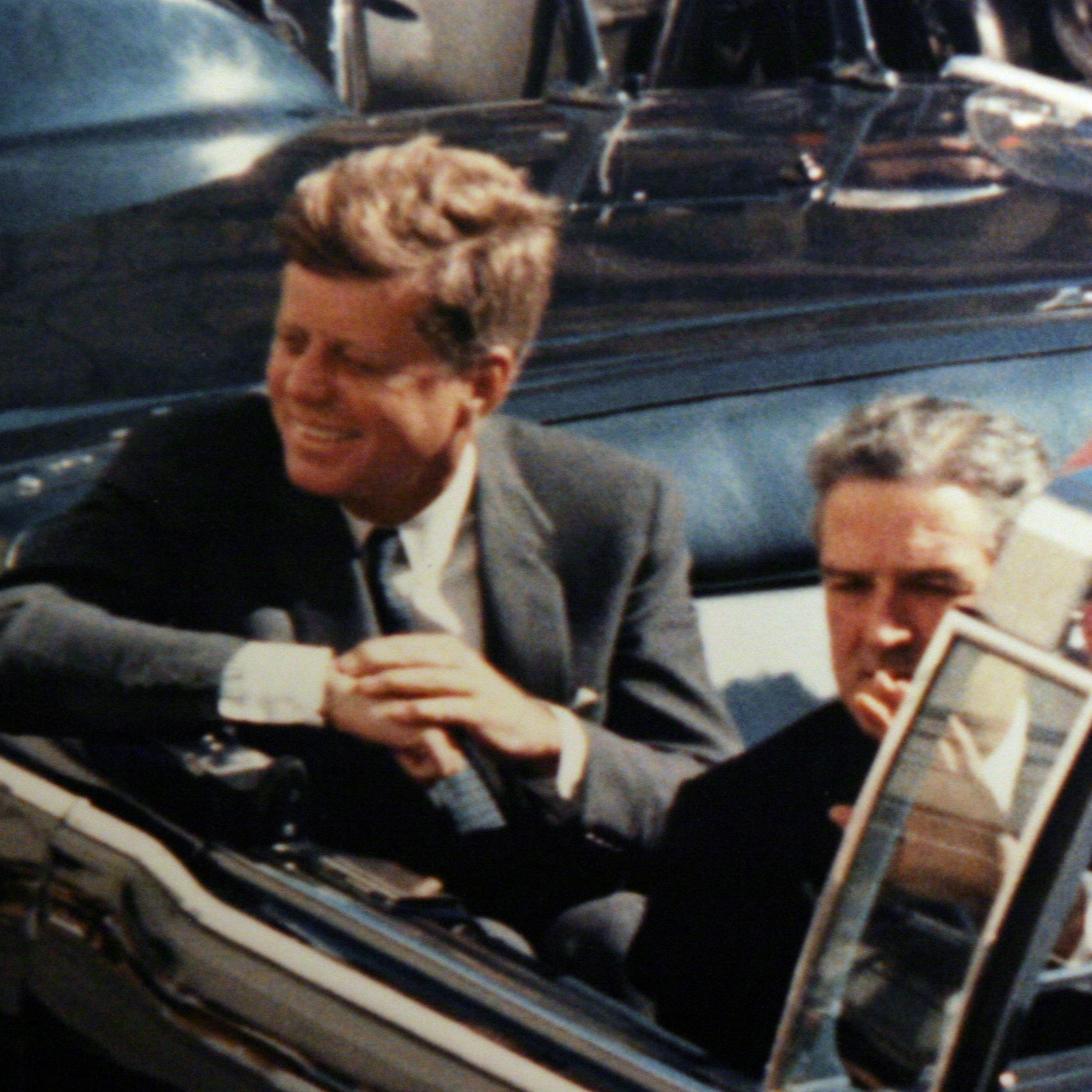 Through The Looking Glass: The Eyewitnesses Of JFK Assassination That Counter The Warren Commission