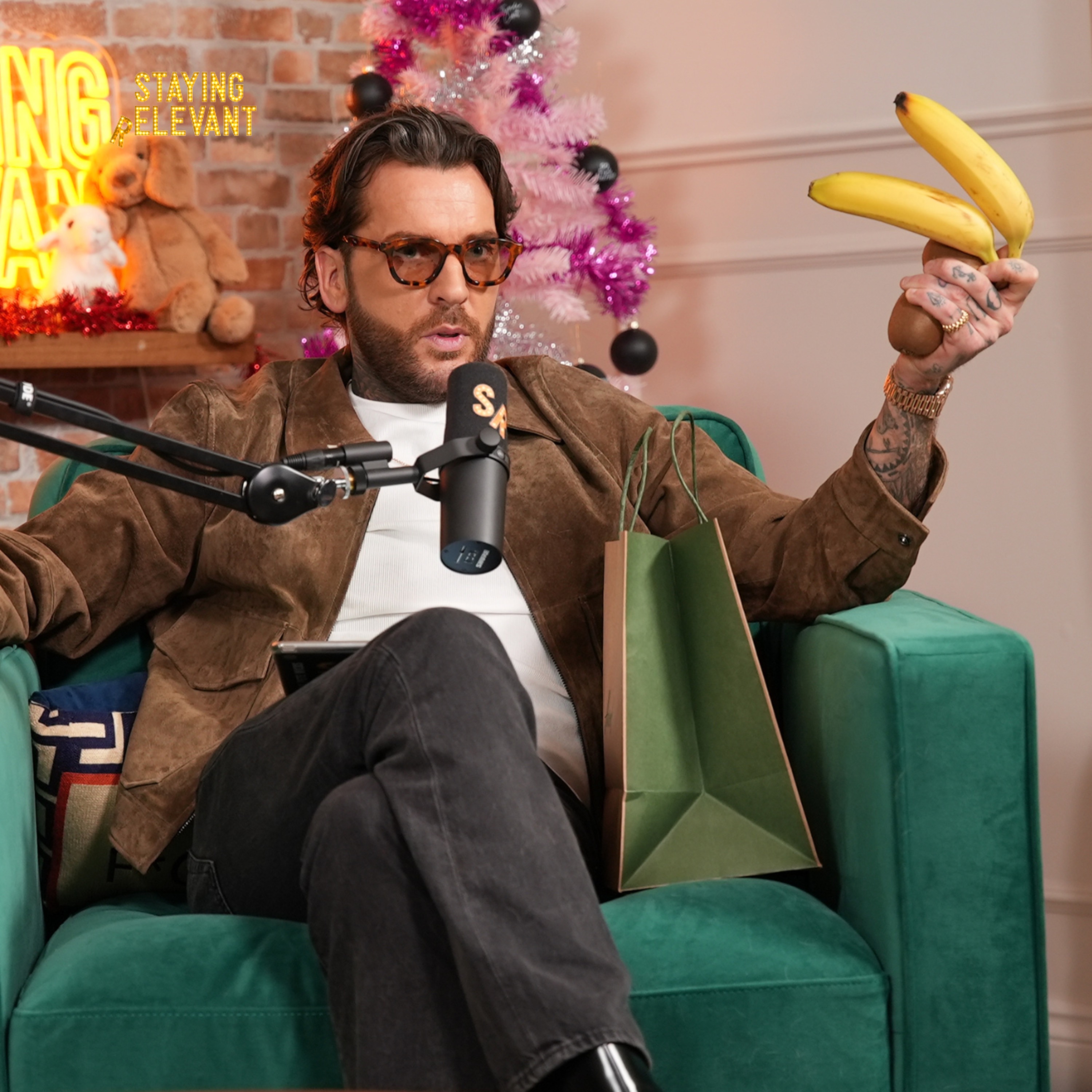 158: Sam Got a DM From WHICH Celebrity?! 158: Sam Got a DM From WHICH Celebrity?!