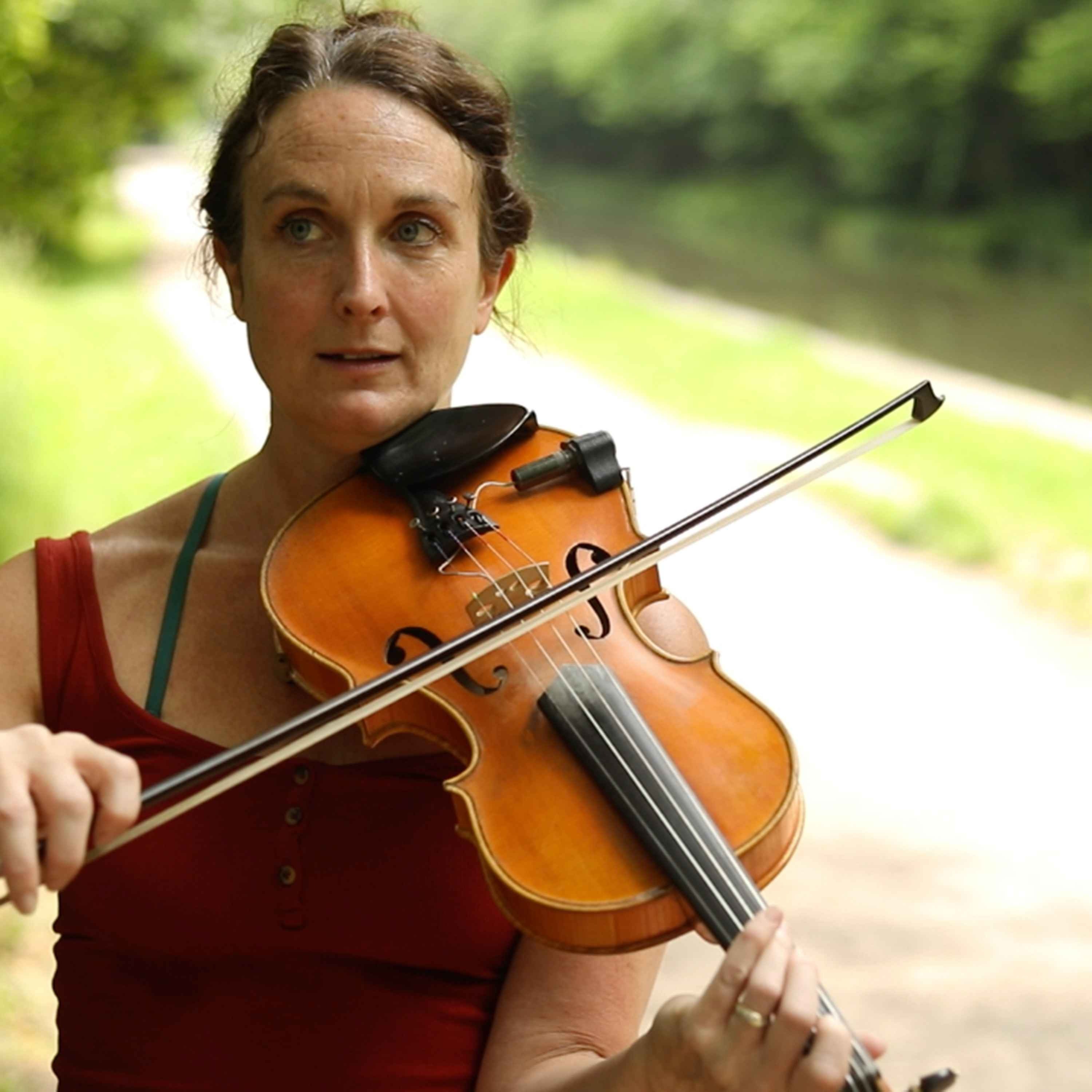 Folk on Foot Classic: Nancy Kerr along the Kennet and Avon Canal