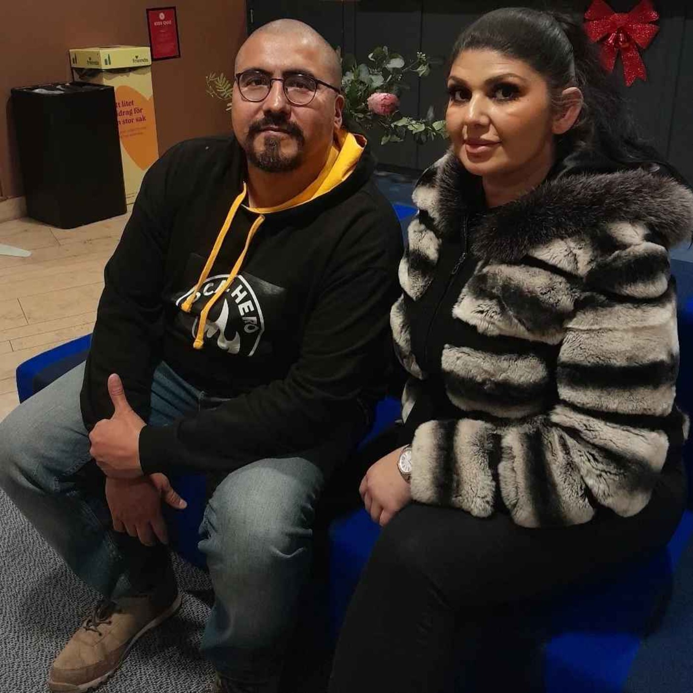 “Man kan vara fembarnsmamma och artist” – Amela Avdic