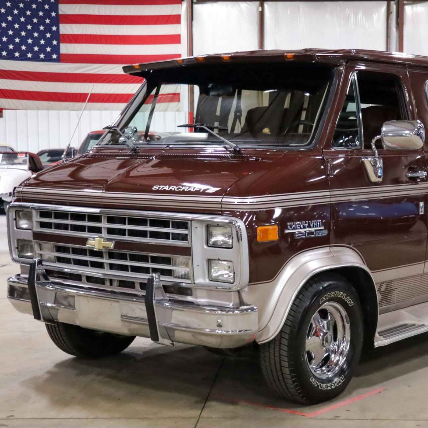 BB: Er øvelseskjørebil til far eller sønn? - Chevy van stuck i parkeringshus - Innbytteforslag på 911