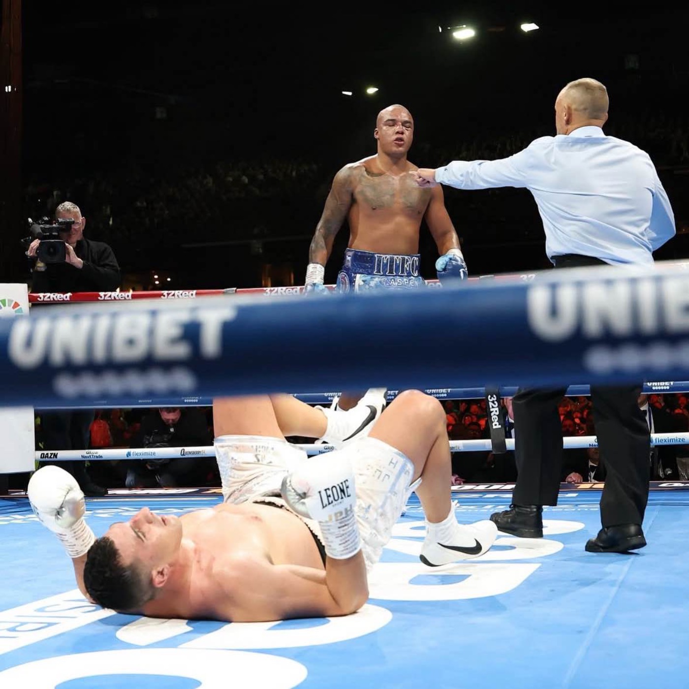 LIVE BOXING REACTION: Fabio Wardley from the jaws of defeat. Callum Simpson off the deck.