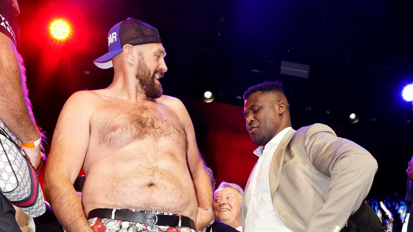 775. BOXING NEWS: PURSE STRINGS