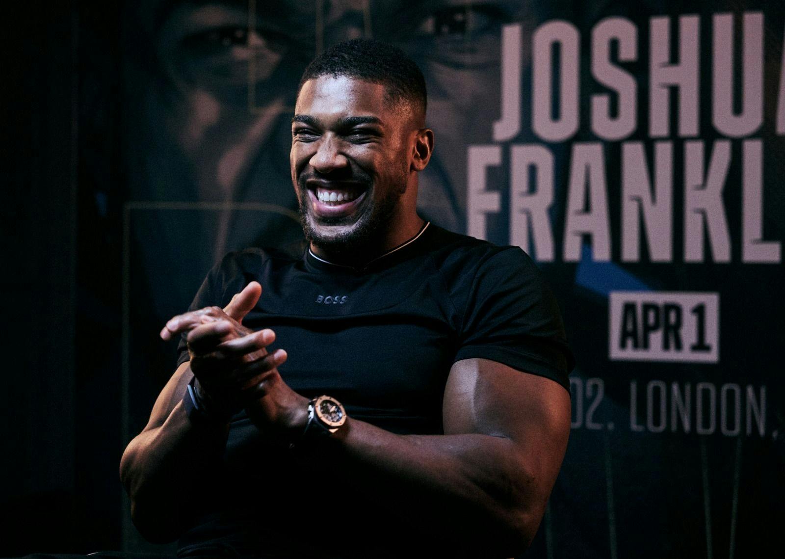 699: BOXING NEWS: HEAVY WAS THE HEAD THAT WORE THE CROWN