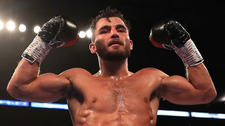 692: BOXING REVIEW: PATT ON THE BACK