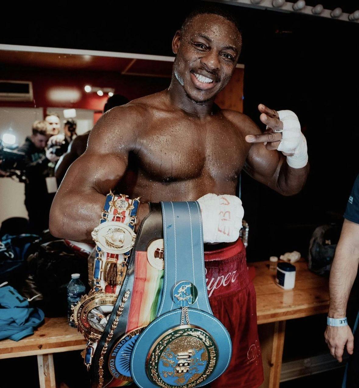 685: BOXING REVIEW: AZEEZY DOES IT