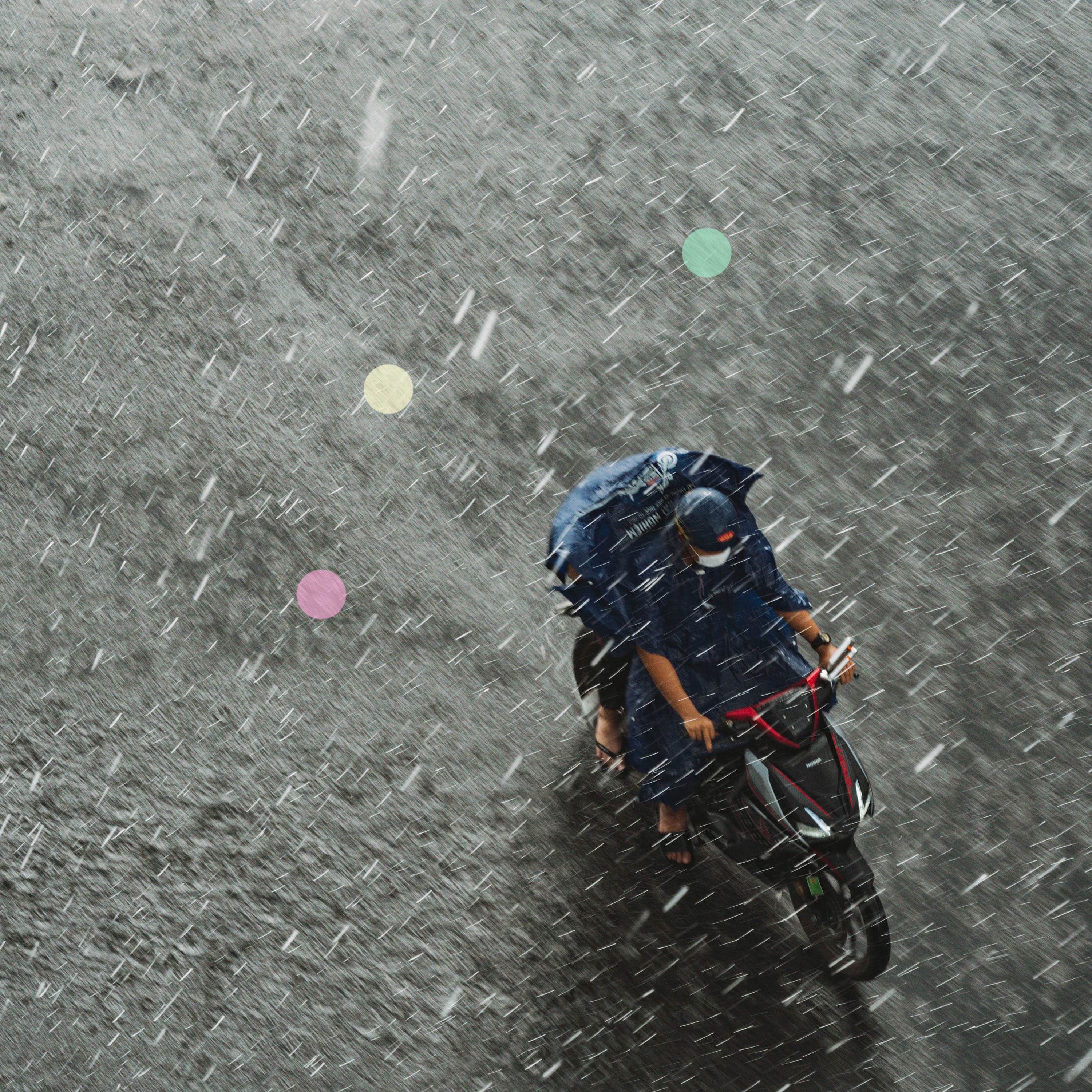 午前3時、ホーチミン市のモンスーンの雨