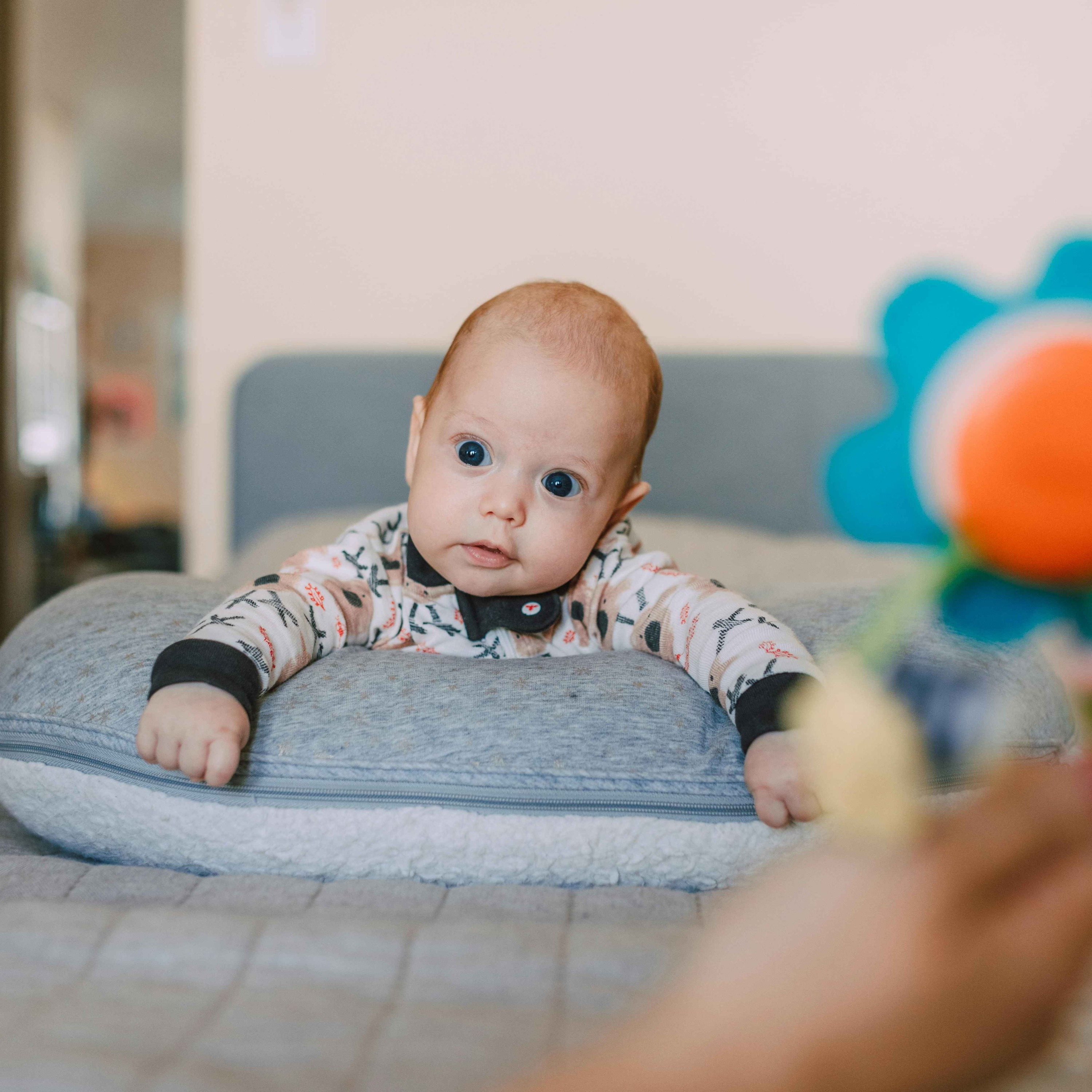17.  新生宝宝来做操 | Tummy Time