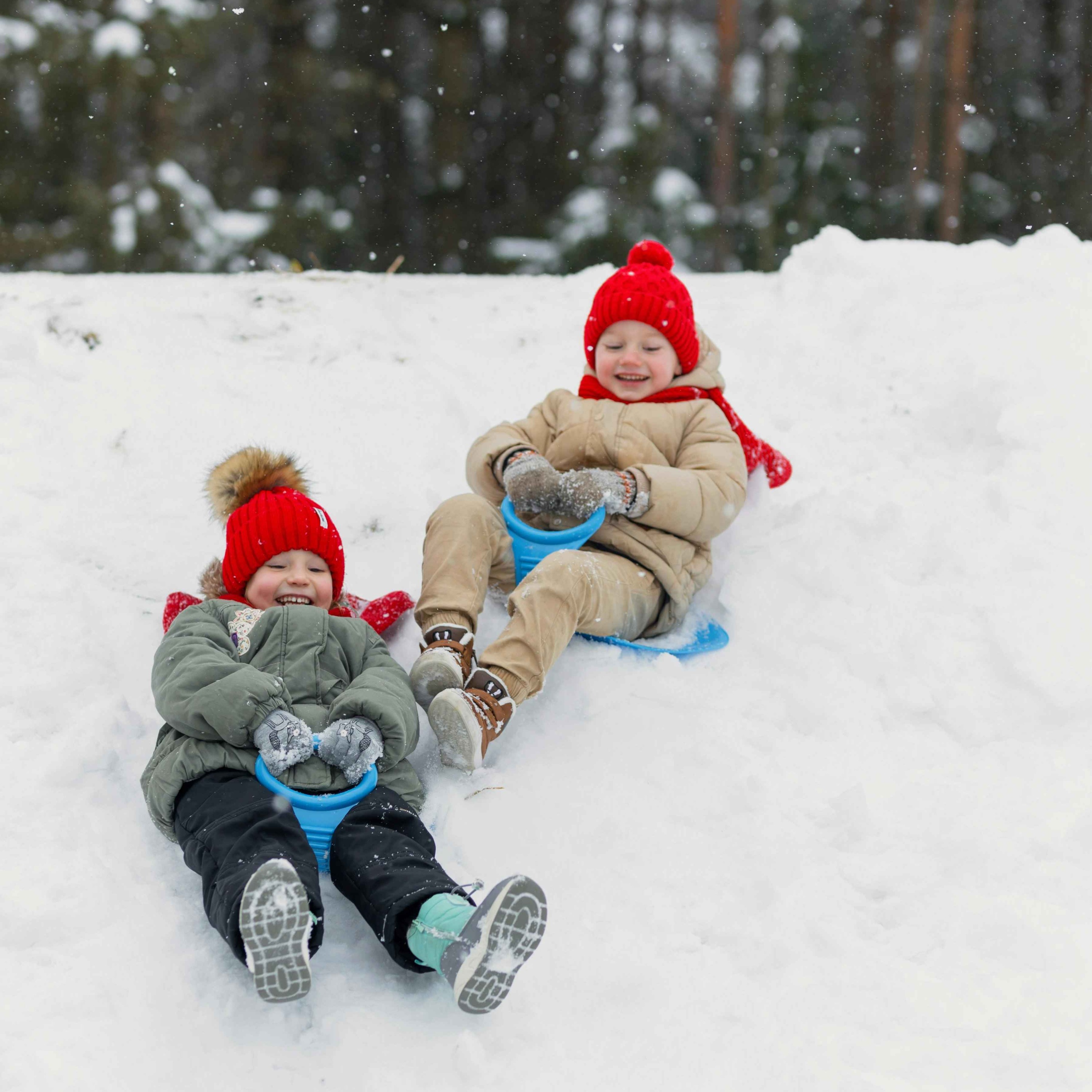 18. 雪中玩耍 | Playing in the Snow