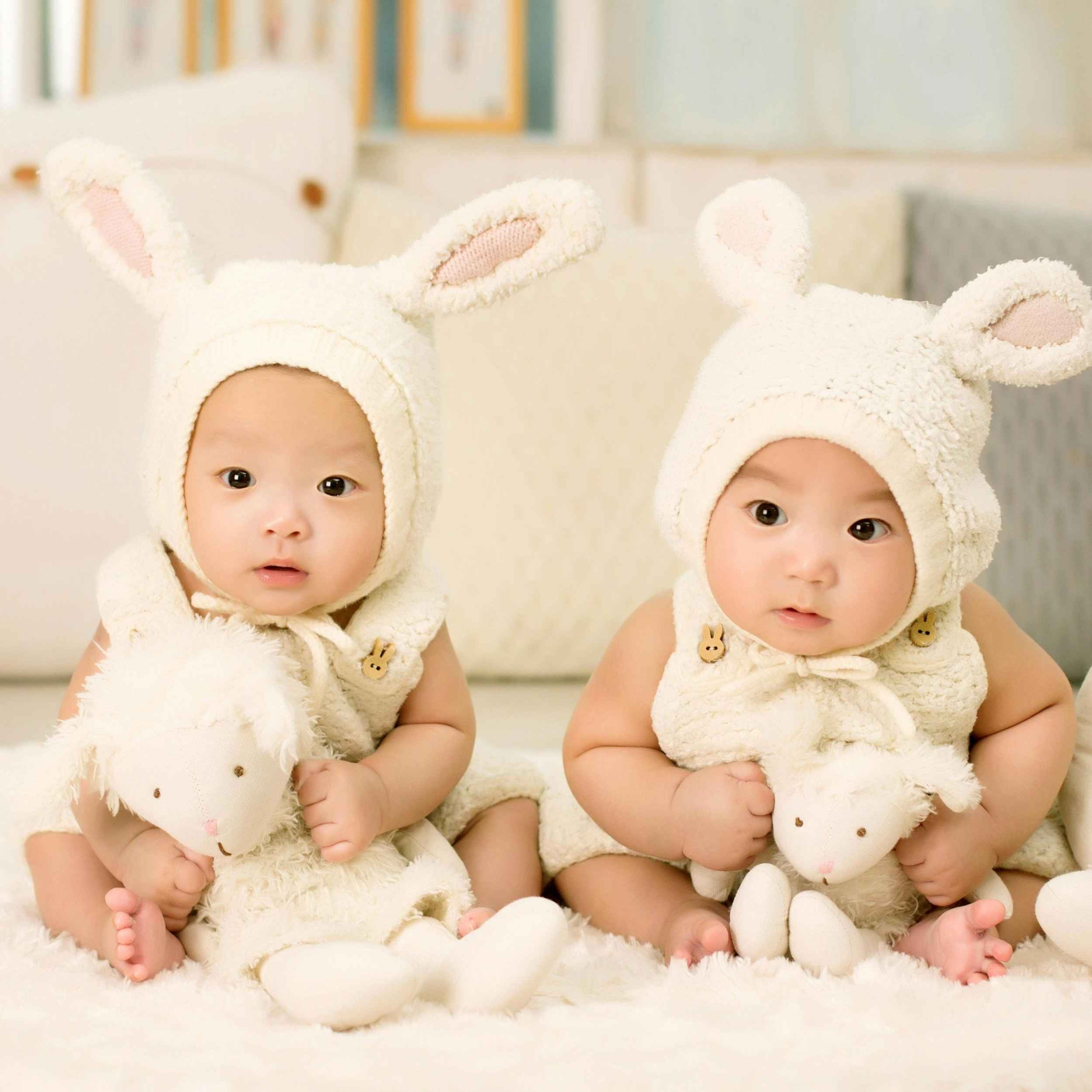 50. 双胞胎妈妈 | Mother of Twins
