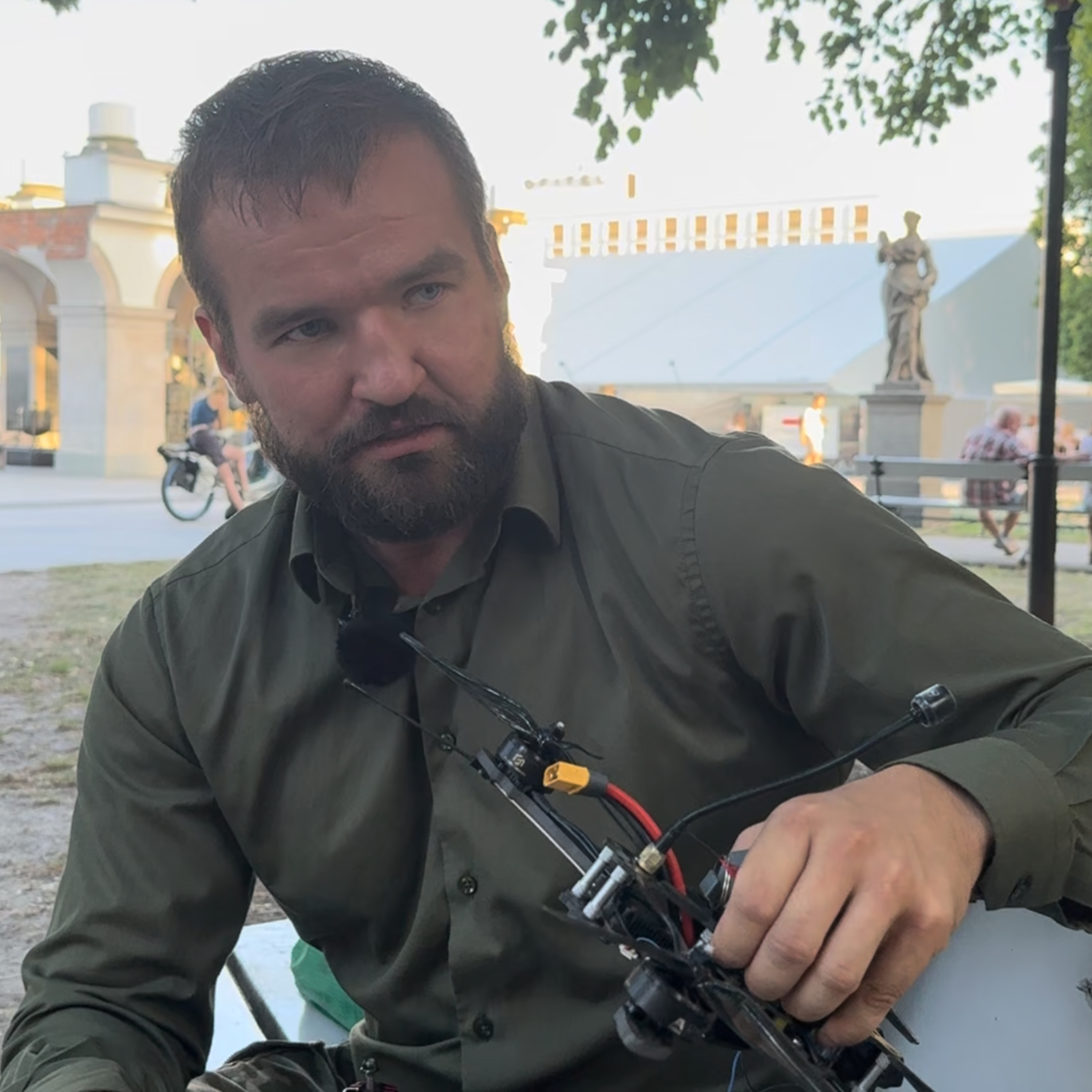 Prawdziwe oblicze wojny. Drony, ideologa i strategia. Polak, który wraca na front walki z Rosją
