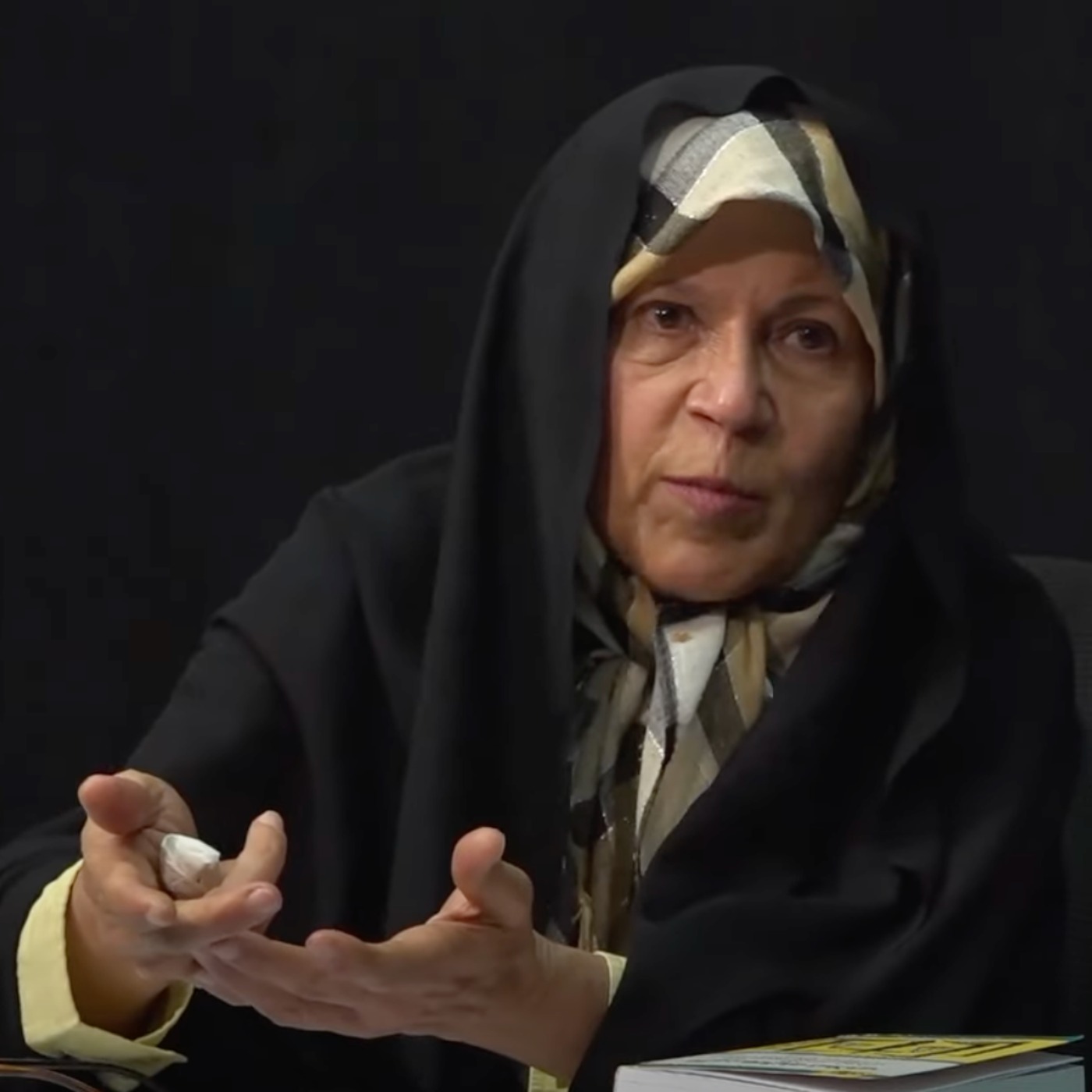 فائزه هاشمی: با حکومت دینی مخالفم / گفتگویی داغ درباره قانون اساسی جمهوری اسلامی