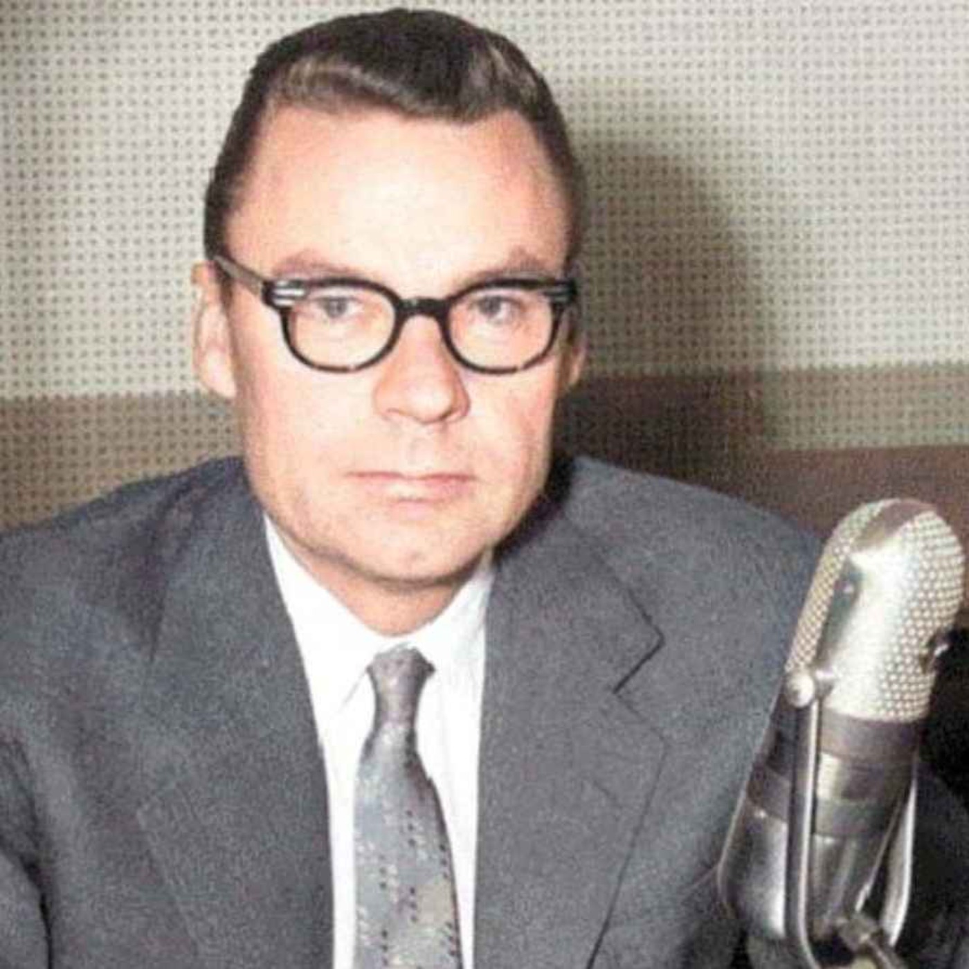 You Become What You Think: The Strangest Secret Explained - Earl Nightingale