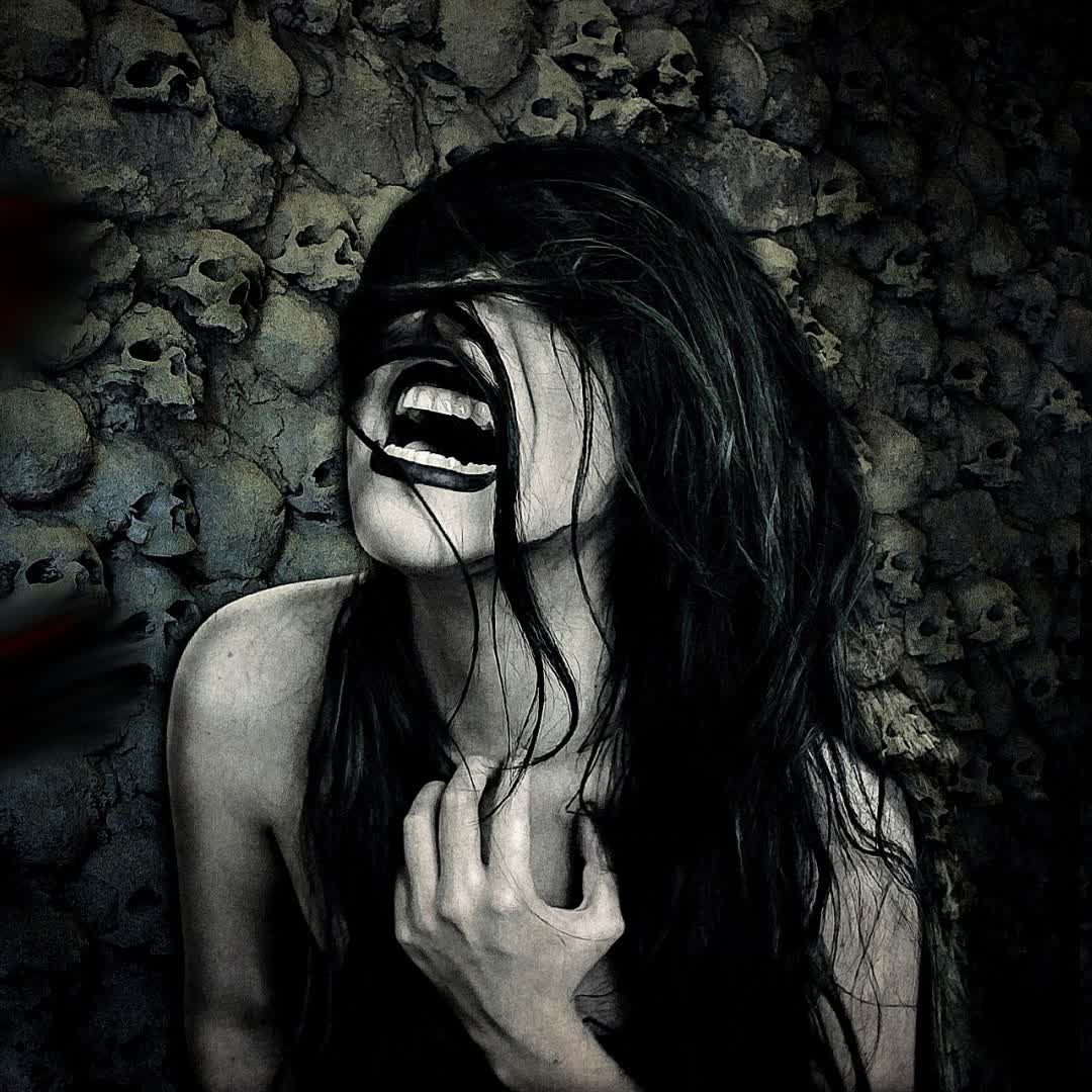 زمزمه های شیطانی دختر جن زده episode artwork