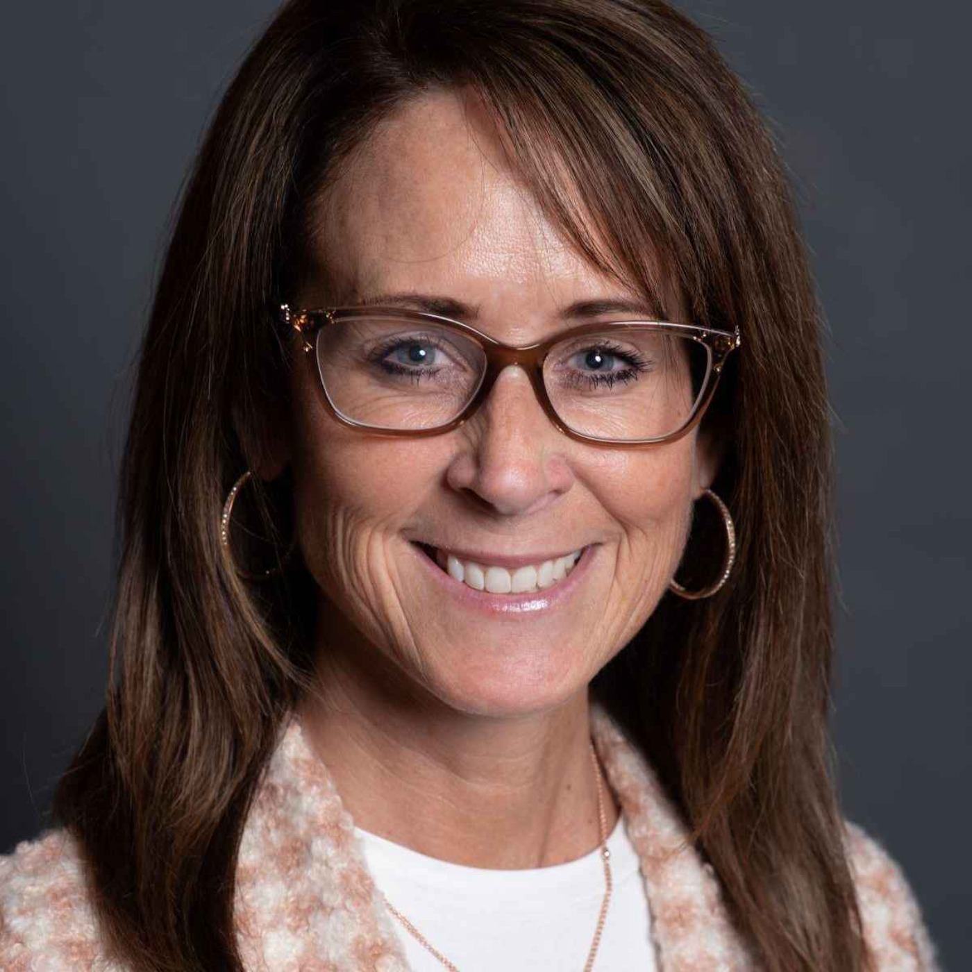 Hits 95.5 Interviews: Carey Smith-Dewey