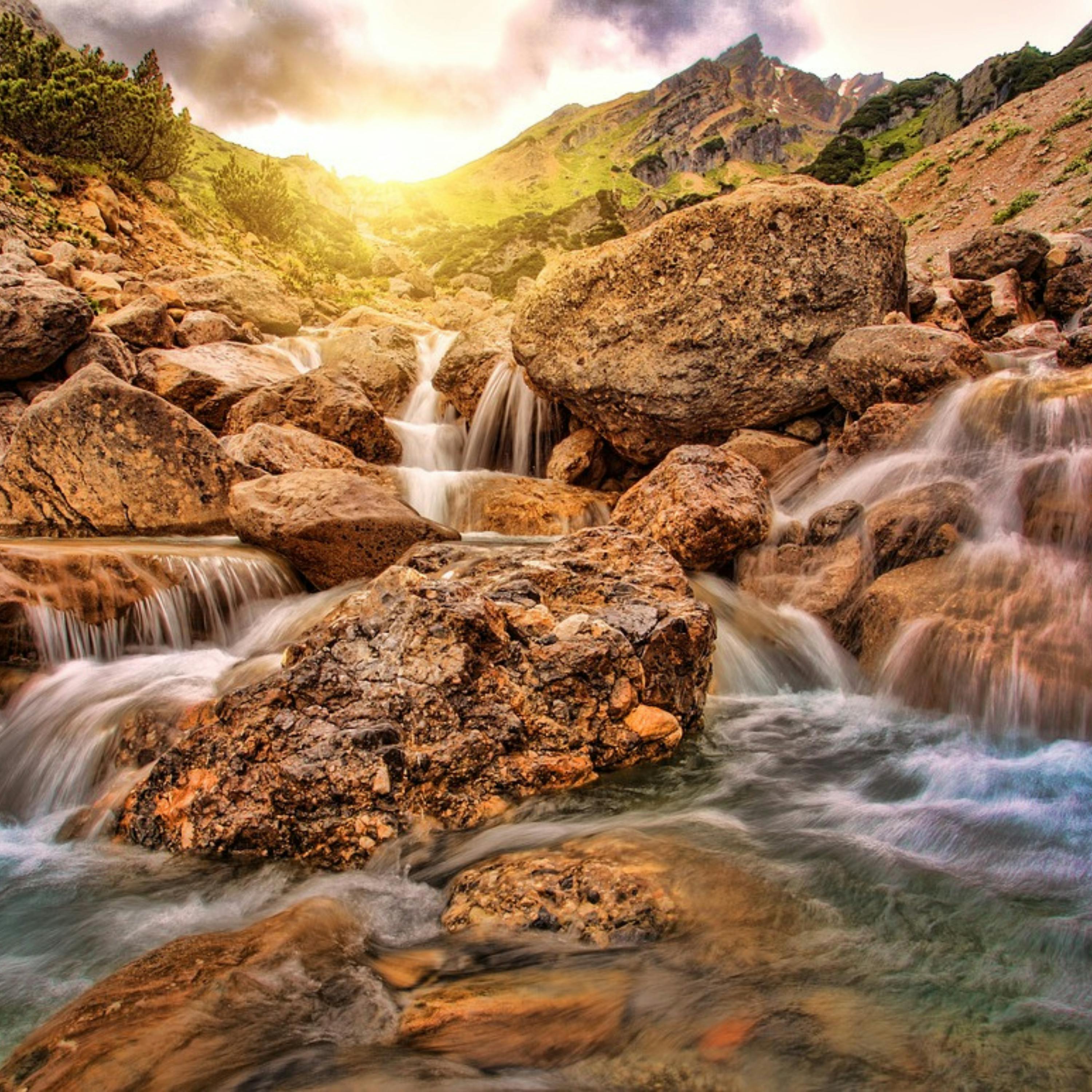 😴💧🎵 Sumérgete en el Dulce Murmullo de la CASCADA y Deja que la MELODÍA Calme tu Sueño Profundo
