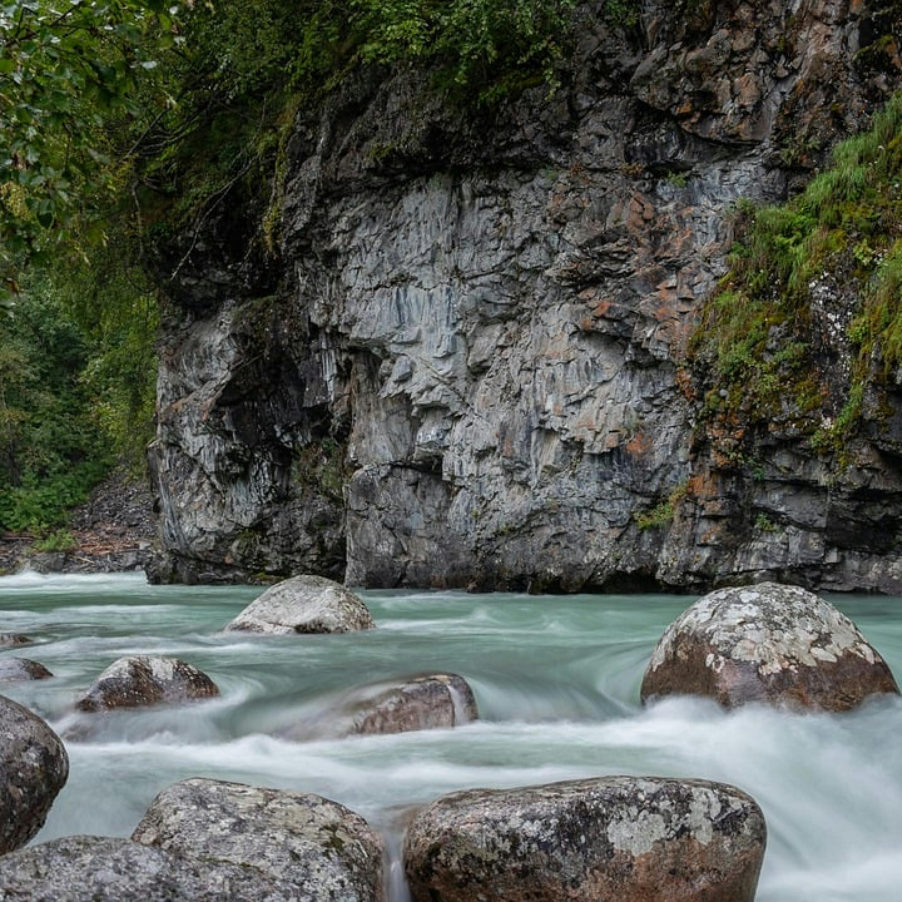 😴💧🎵 El Sonido del CURSO DE AGUA y MELODÍA Suave: un Antídoto para el INSOMNIO