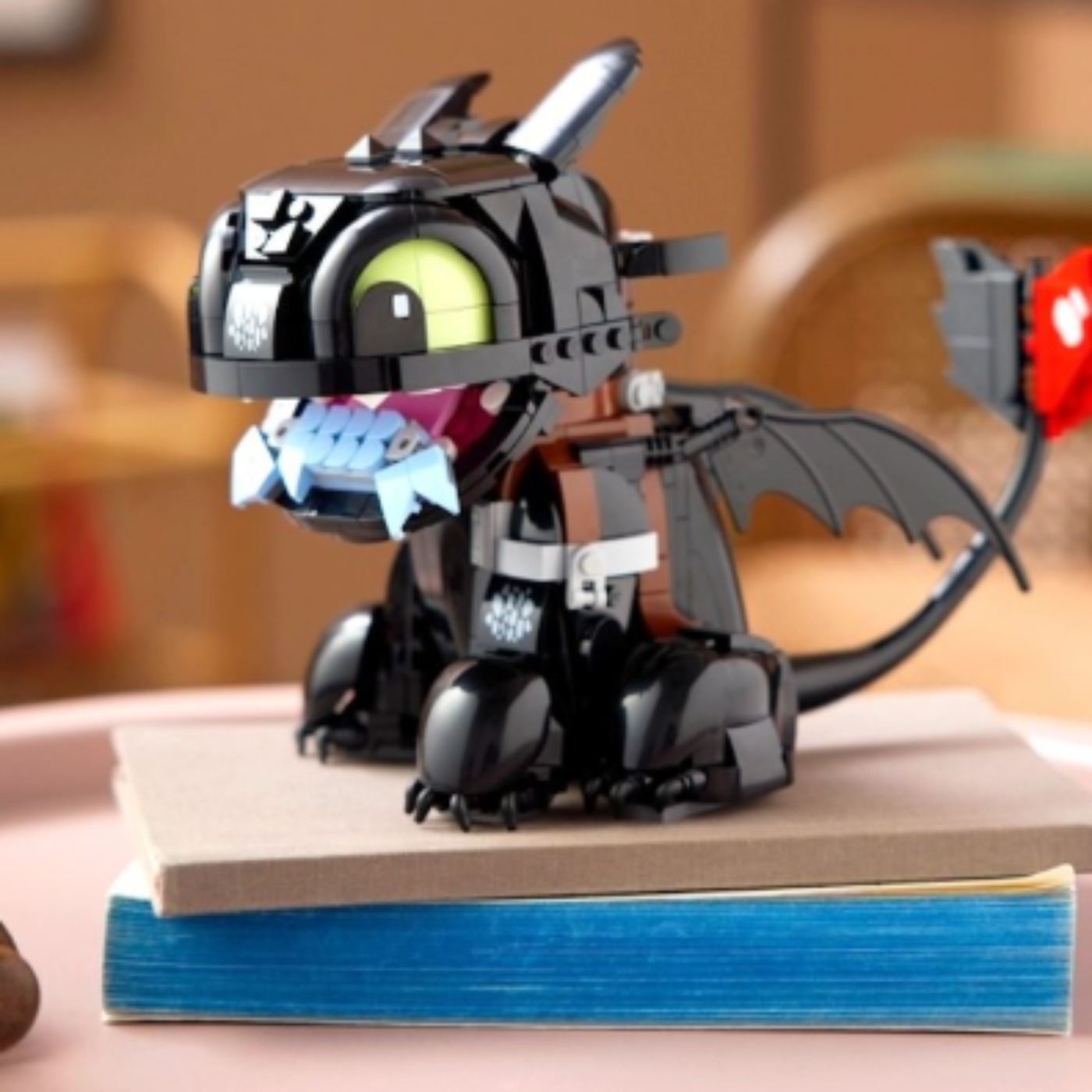 HOW TO TRAIN YOUR DRAGON’s Toothless Is Flying to LEGO Stores Soon