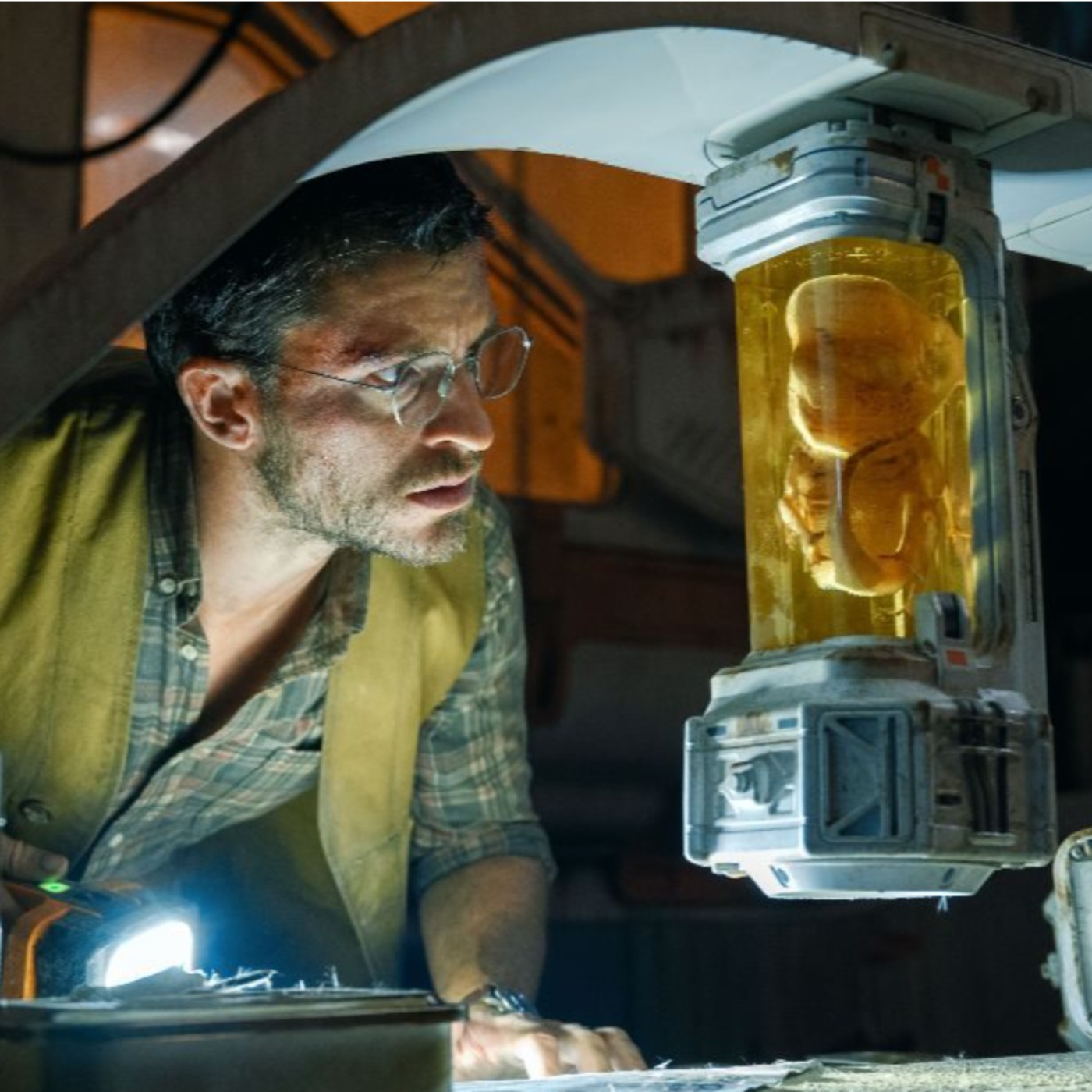 Jonathan Bailey on Wading in Mangroves and More in JURASSIC WORLD REBIRTH